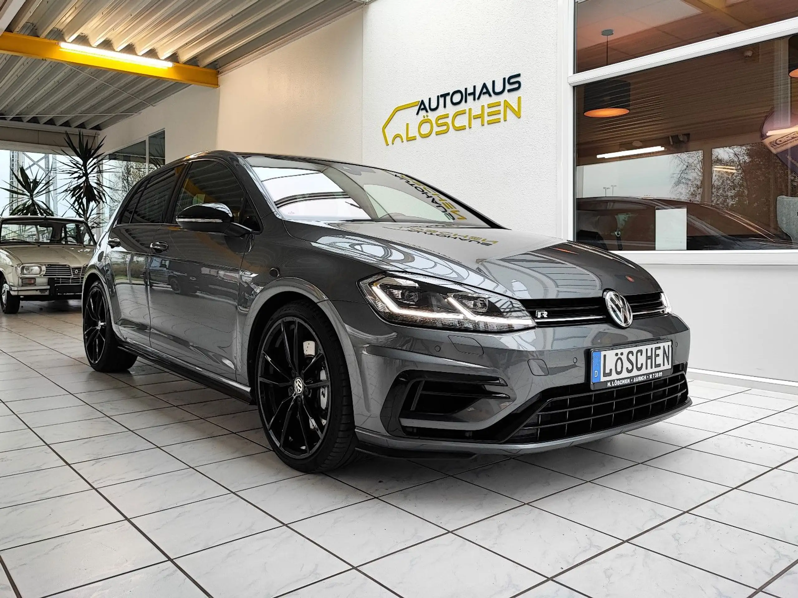 Volkswagen - Golf