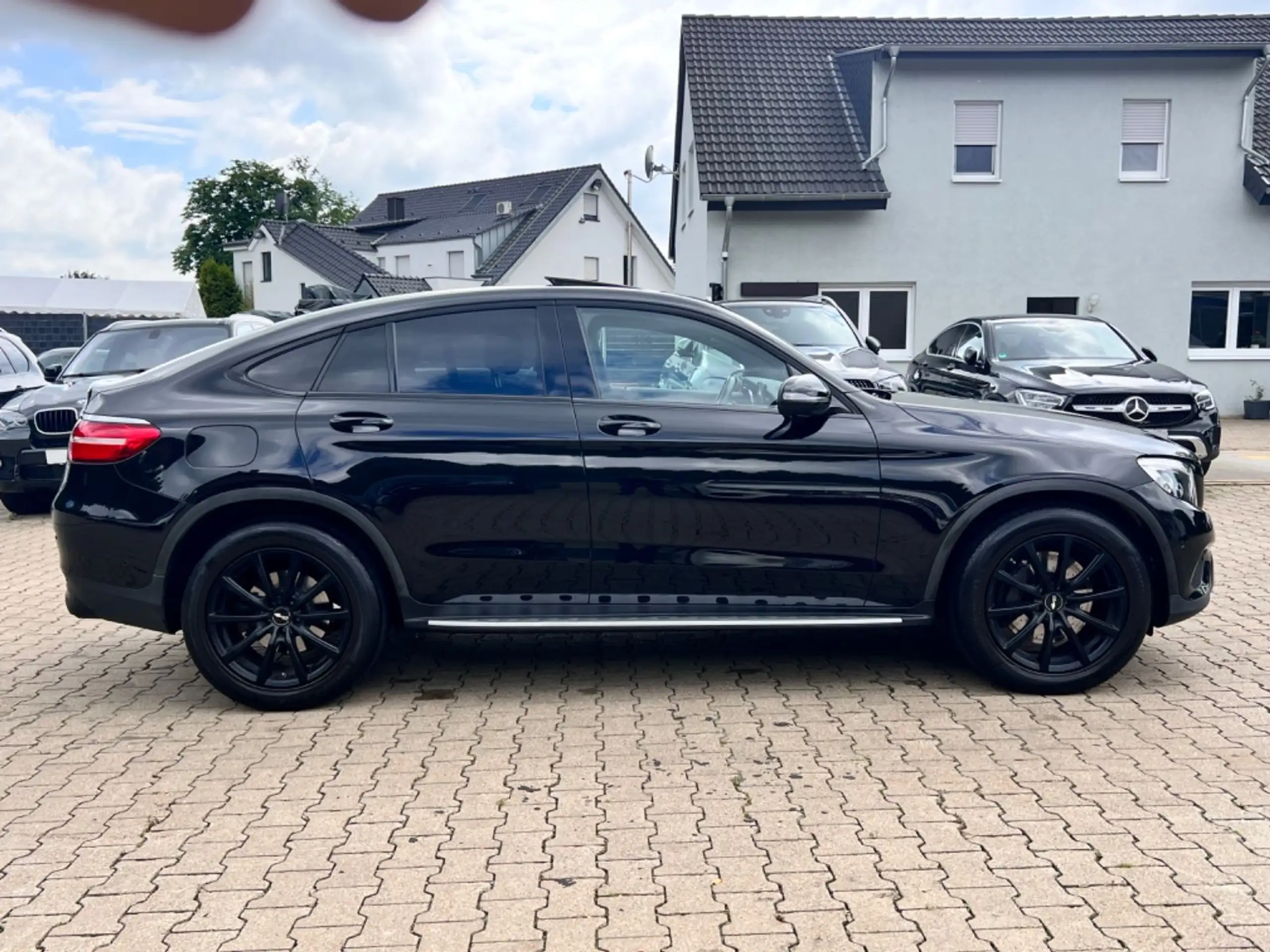 Mercedes-Benz - GLC 250