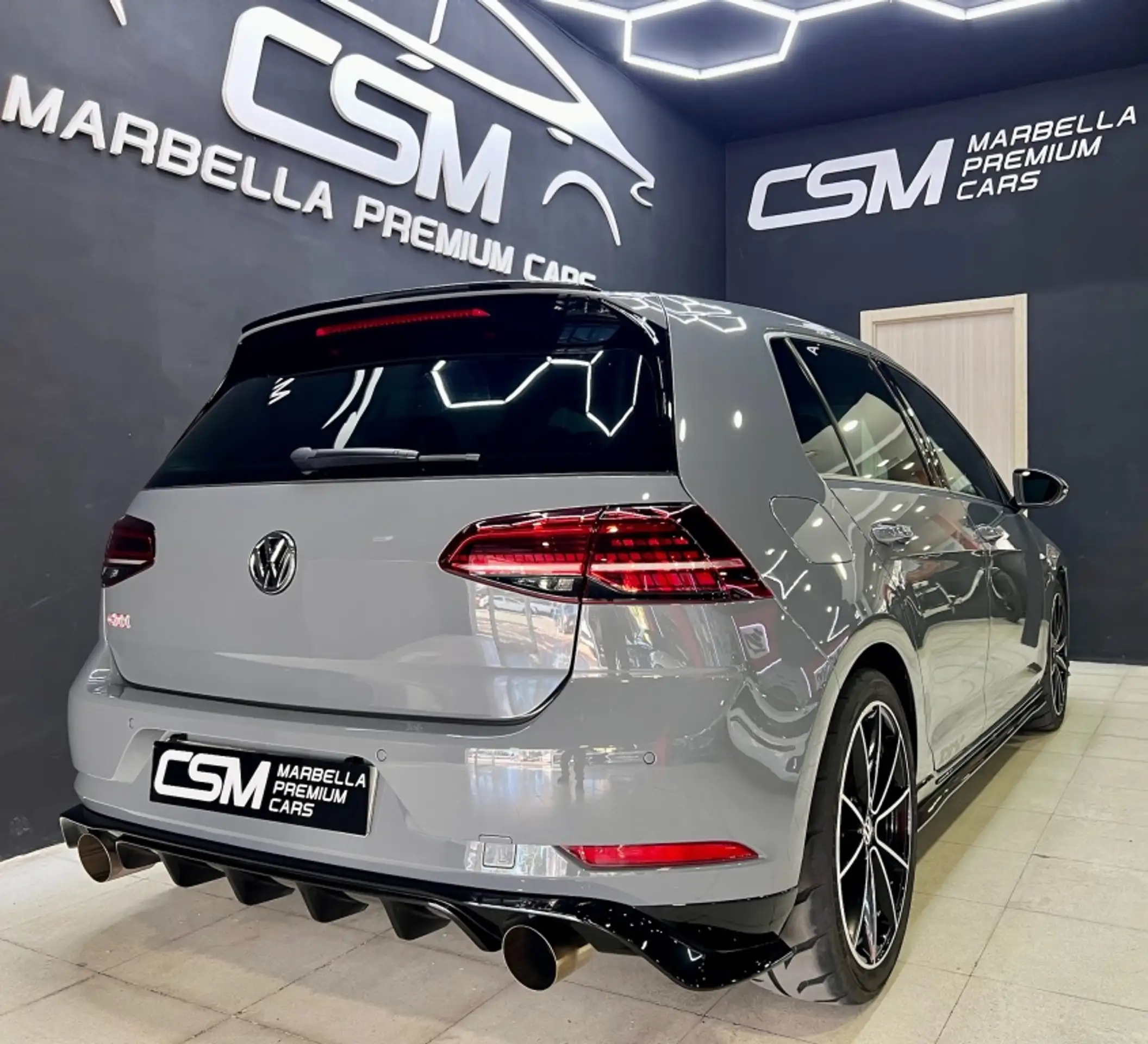 Volkswagen - Golf GTI