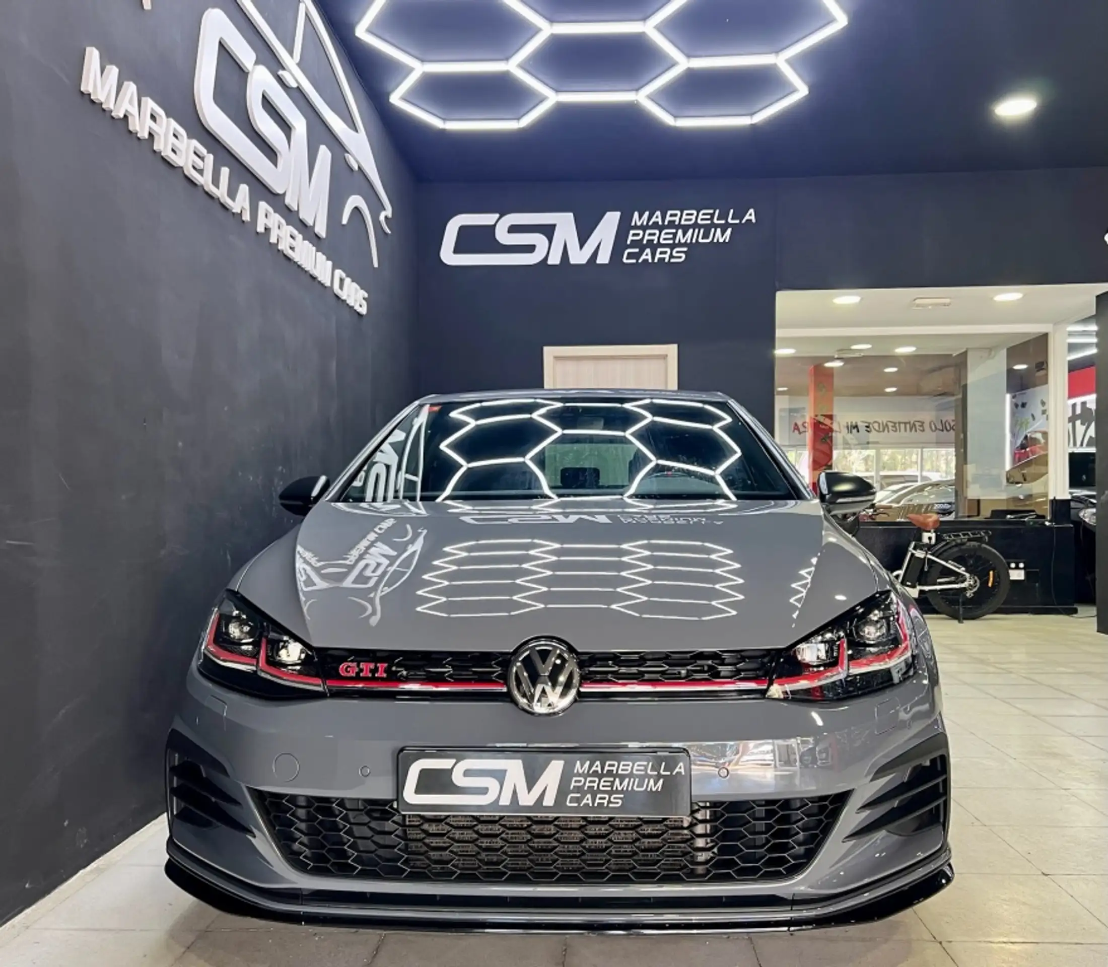 Volkswagen - Golf GTI