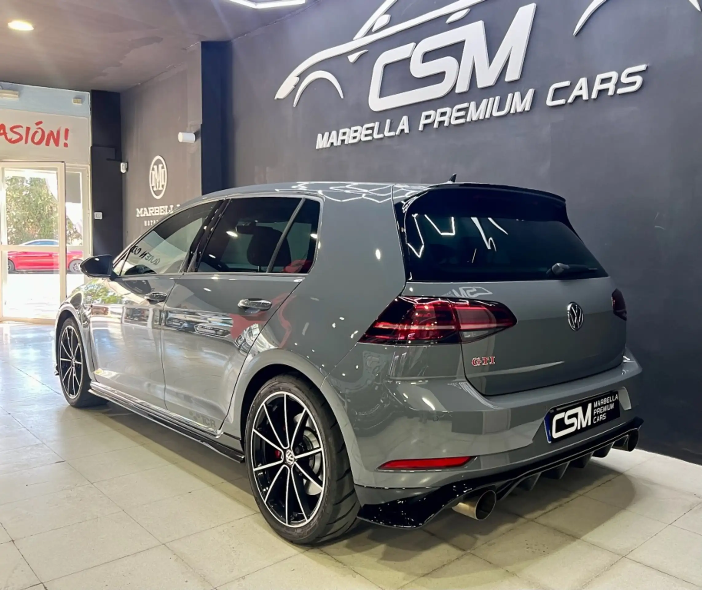 Volkswagen - Golf GTI