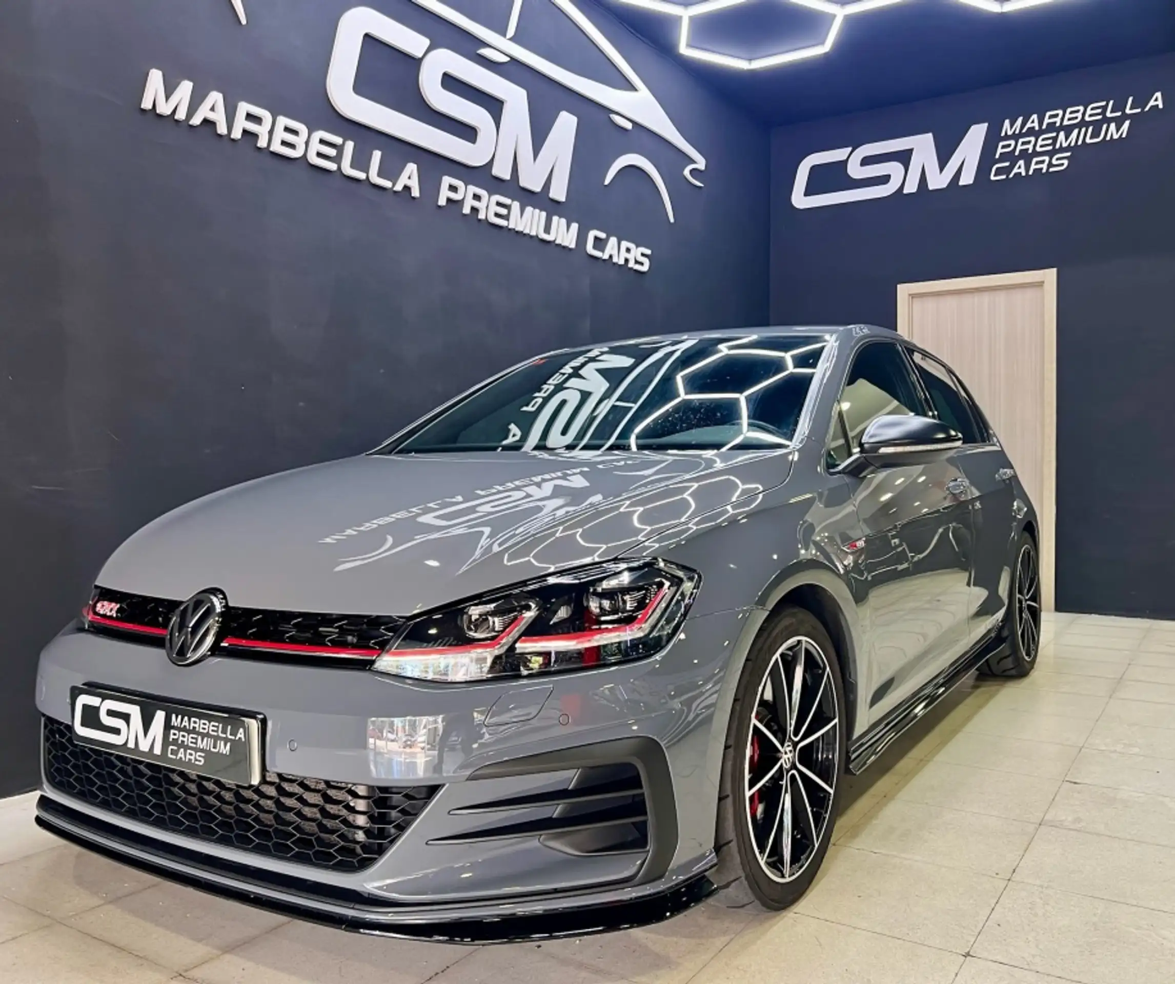 Volkswagen - Golf GTI