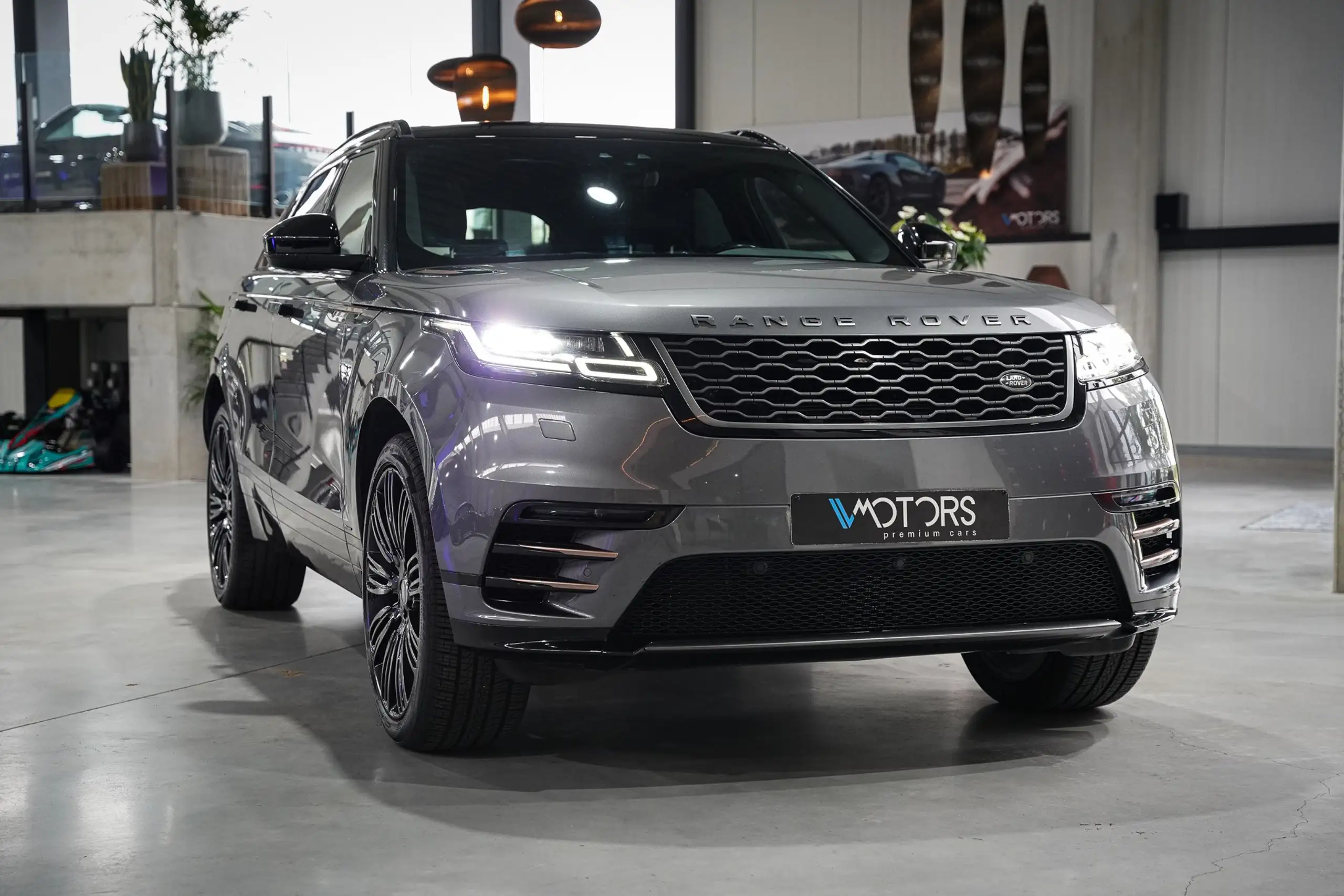 Land Rover - Range Rover Velar