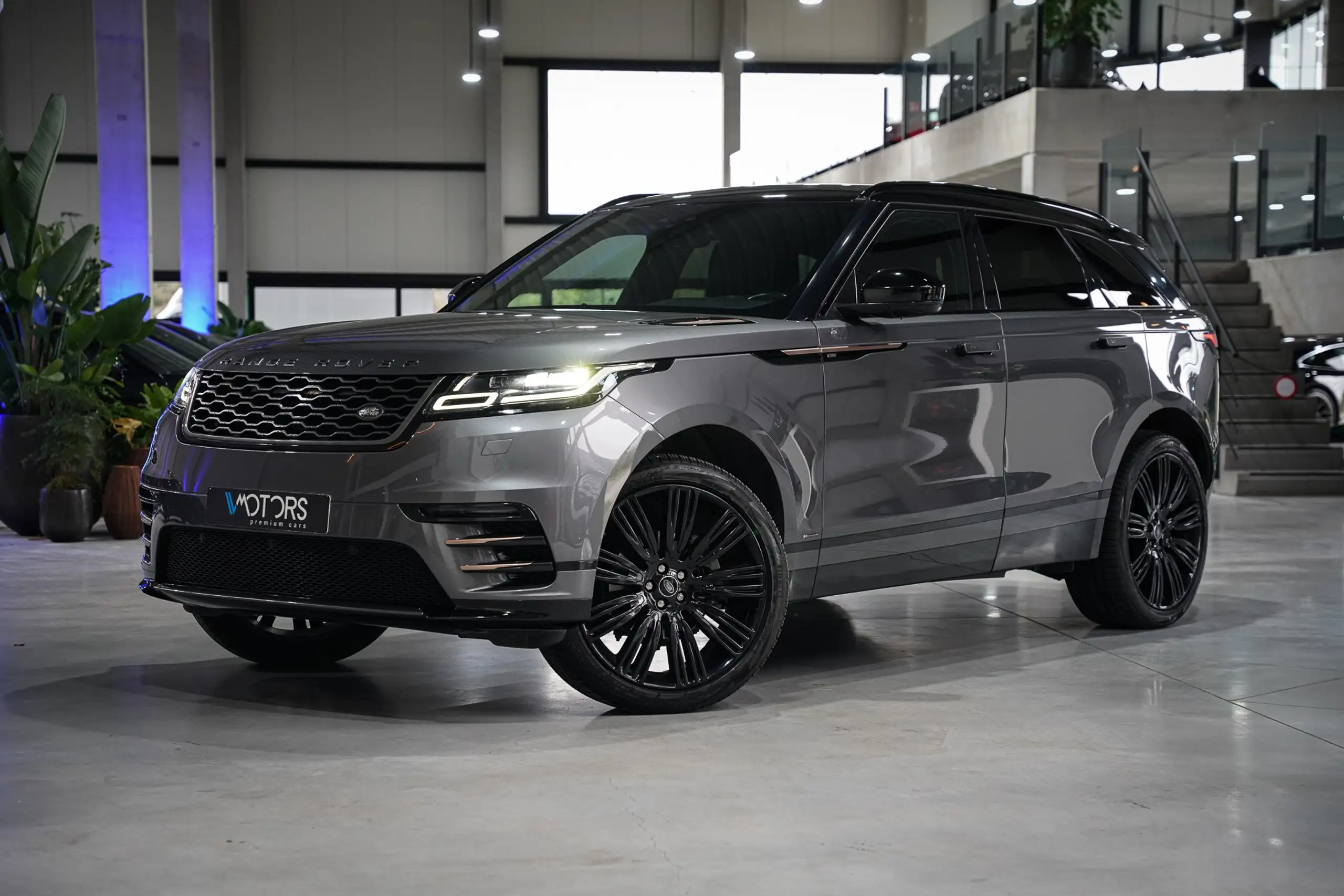 Land Rover - Range Rover Velar