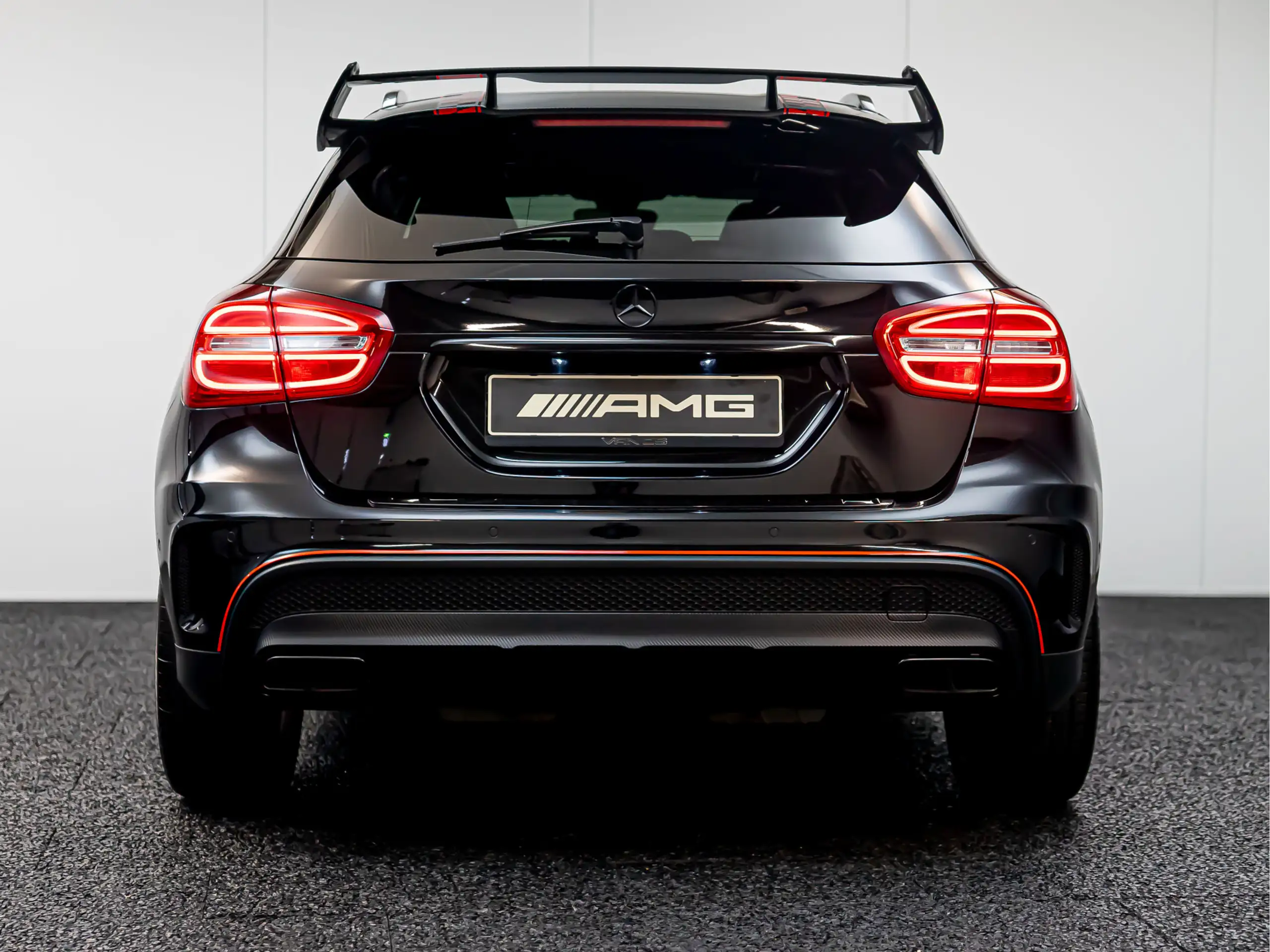 Mercedes-Benz - GLA 45 AMG