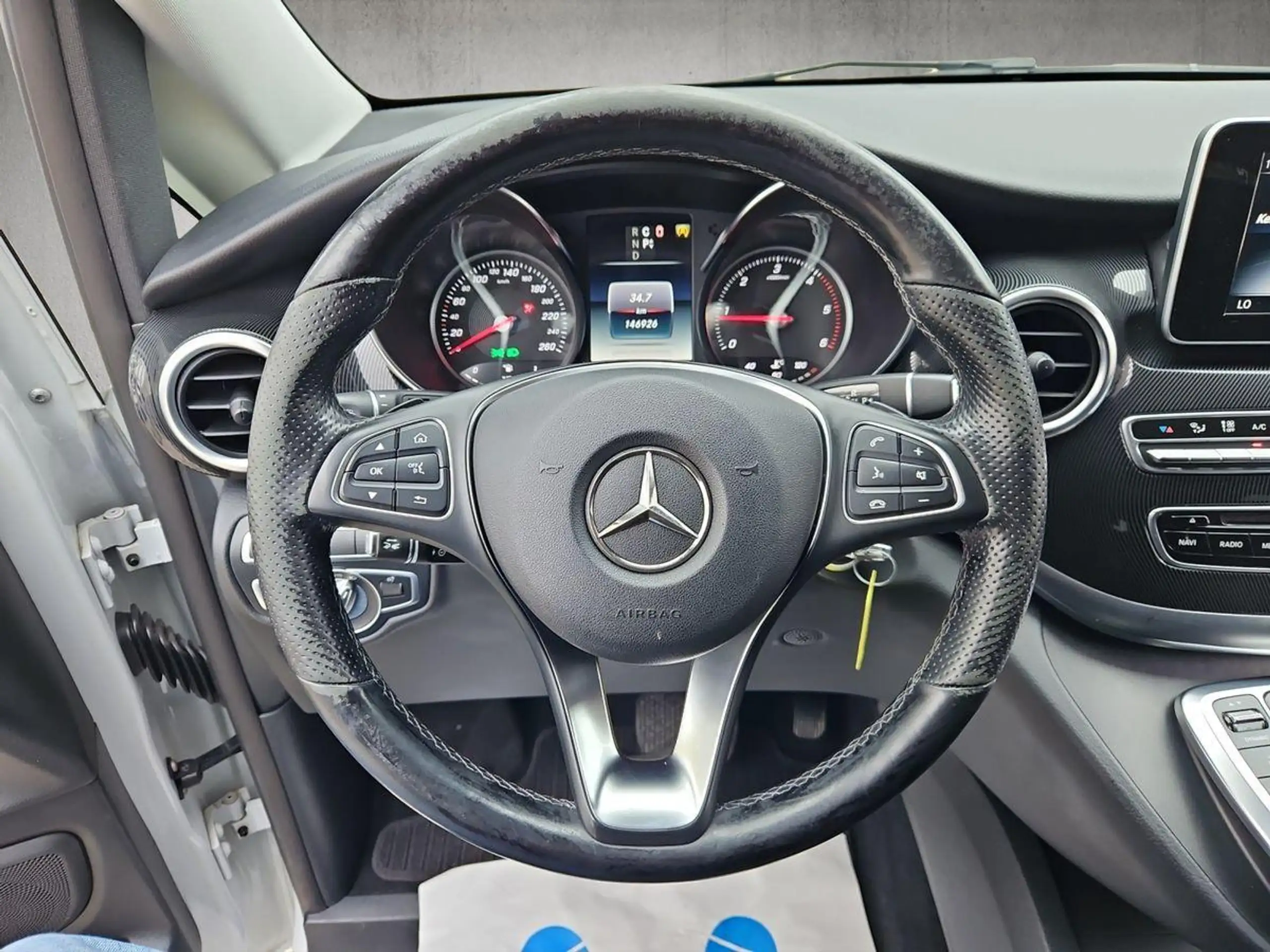 Mercedes-Benz - V 220