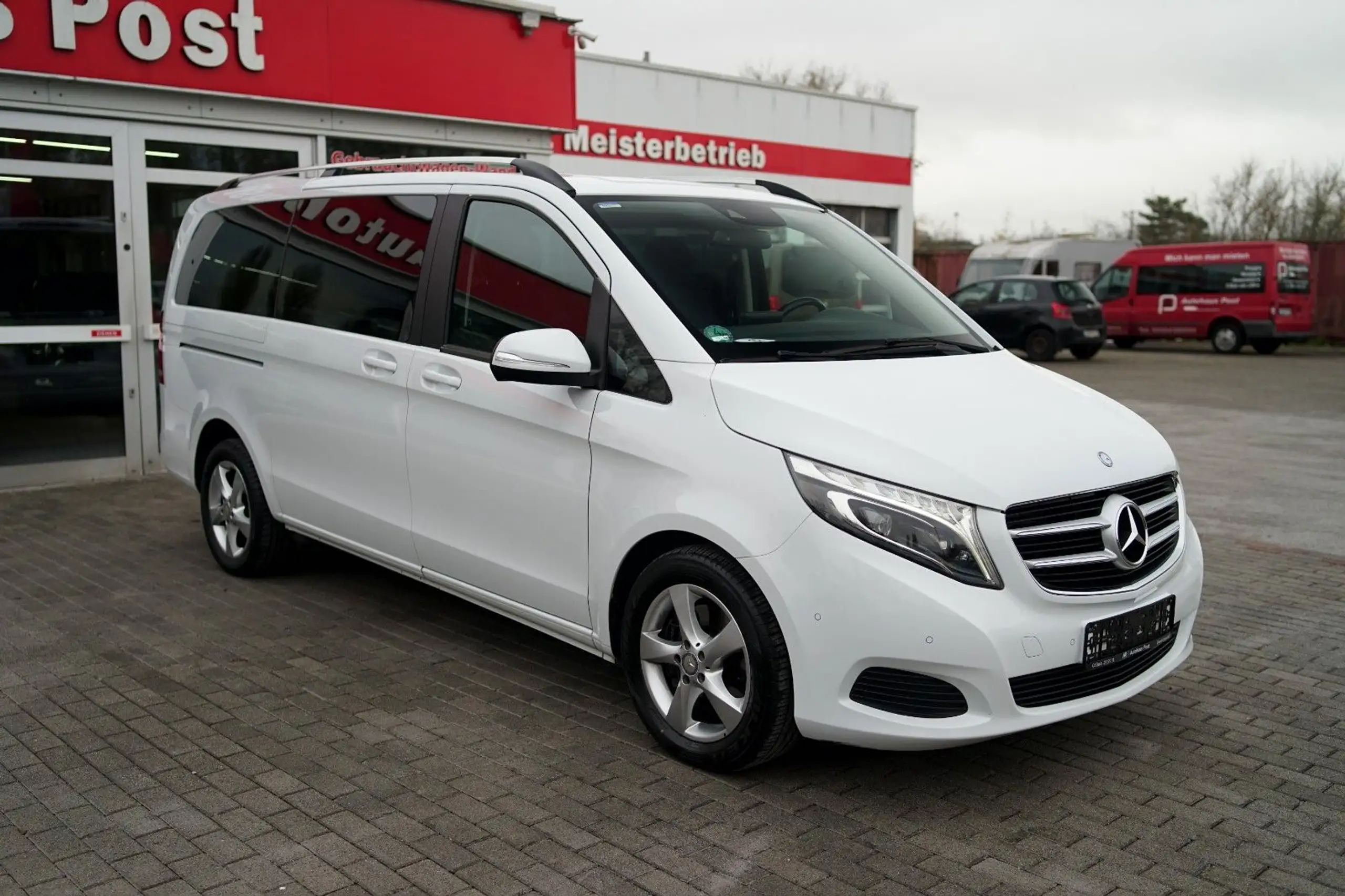 Mercedes-Benz - V 250