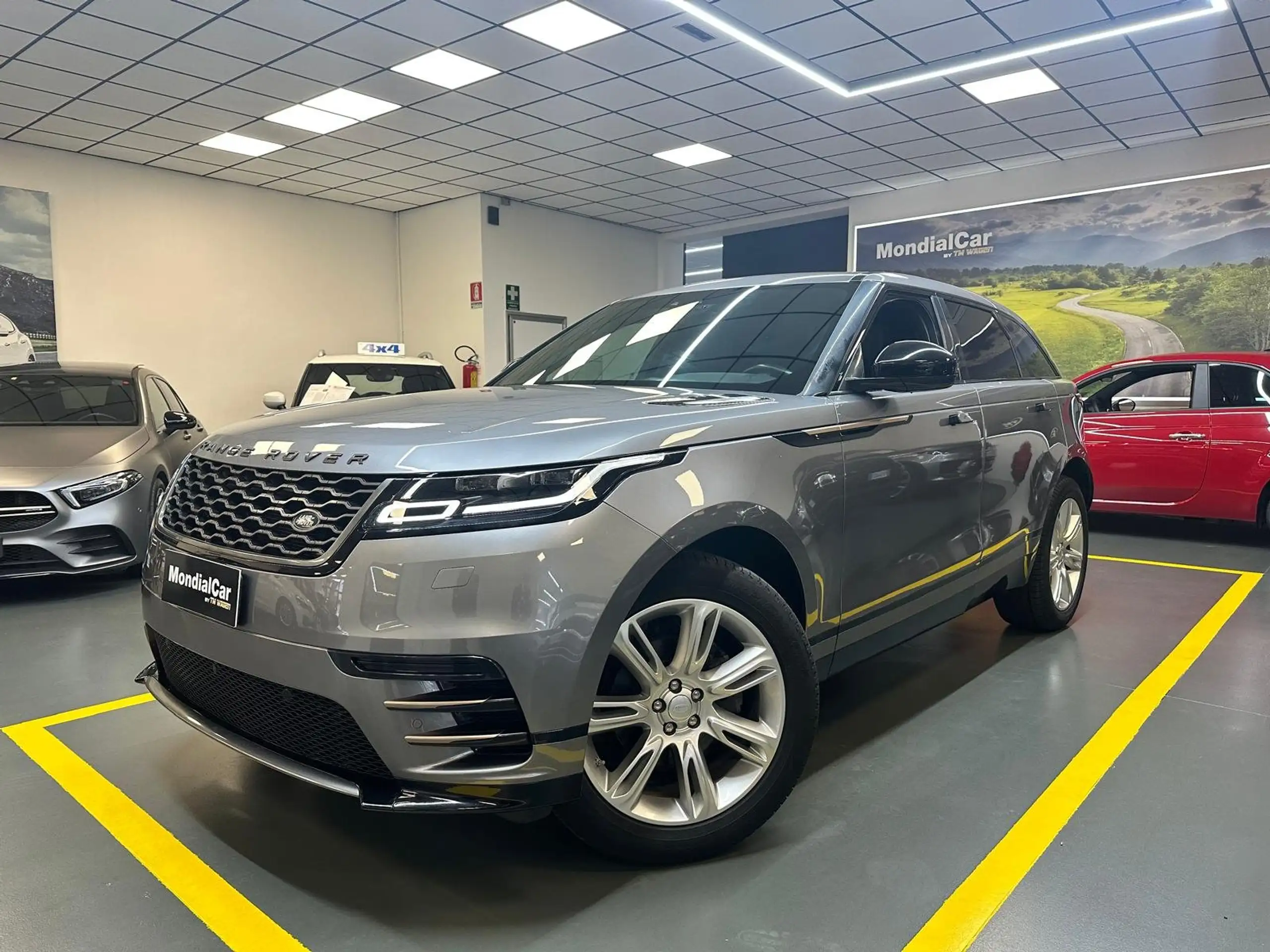 Land Rover - Range Rover Velar