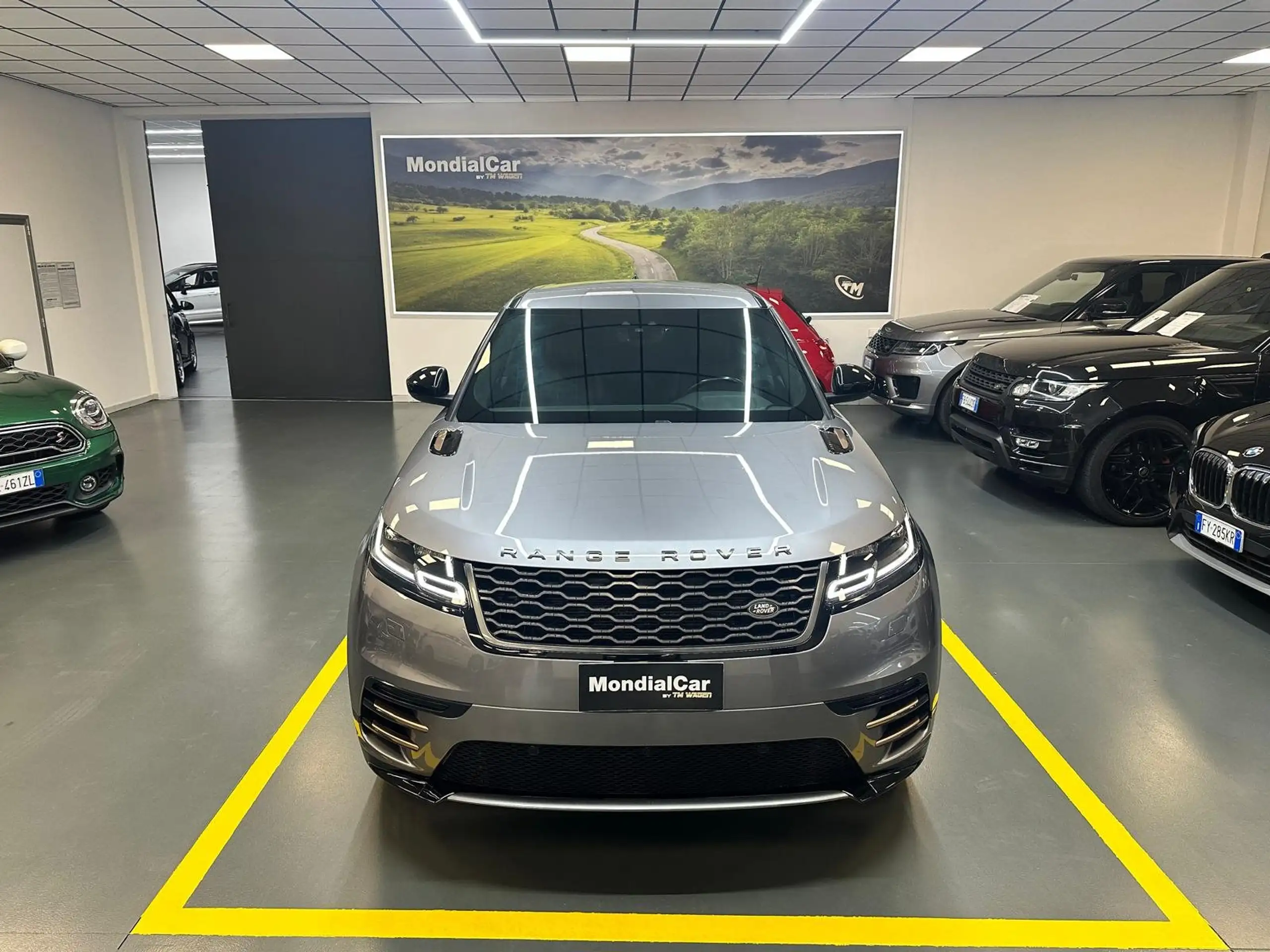 Land Rover - Range Rover Velar