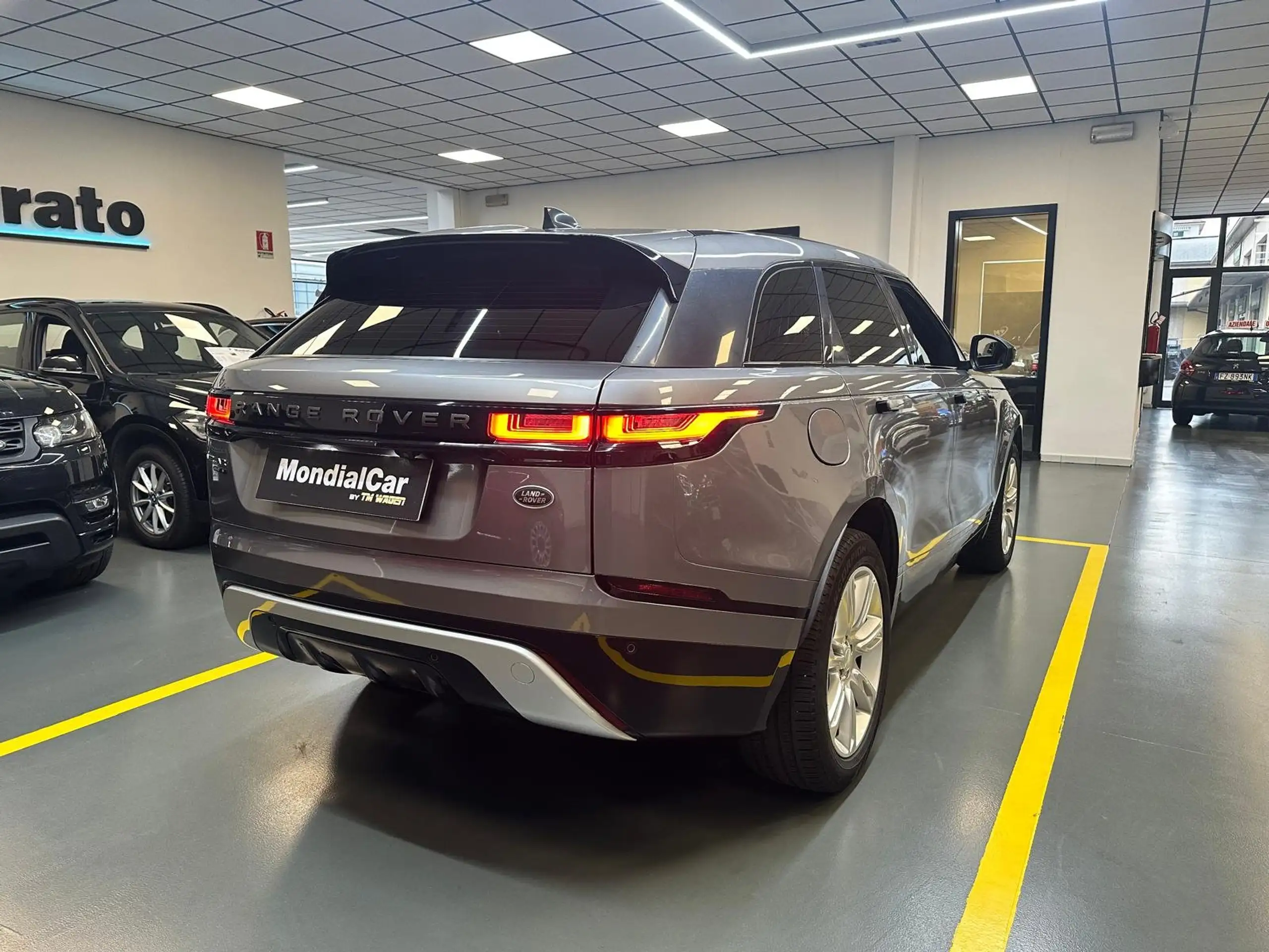 Land Rover - Range Rover Velar