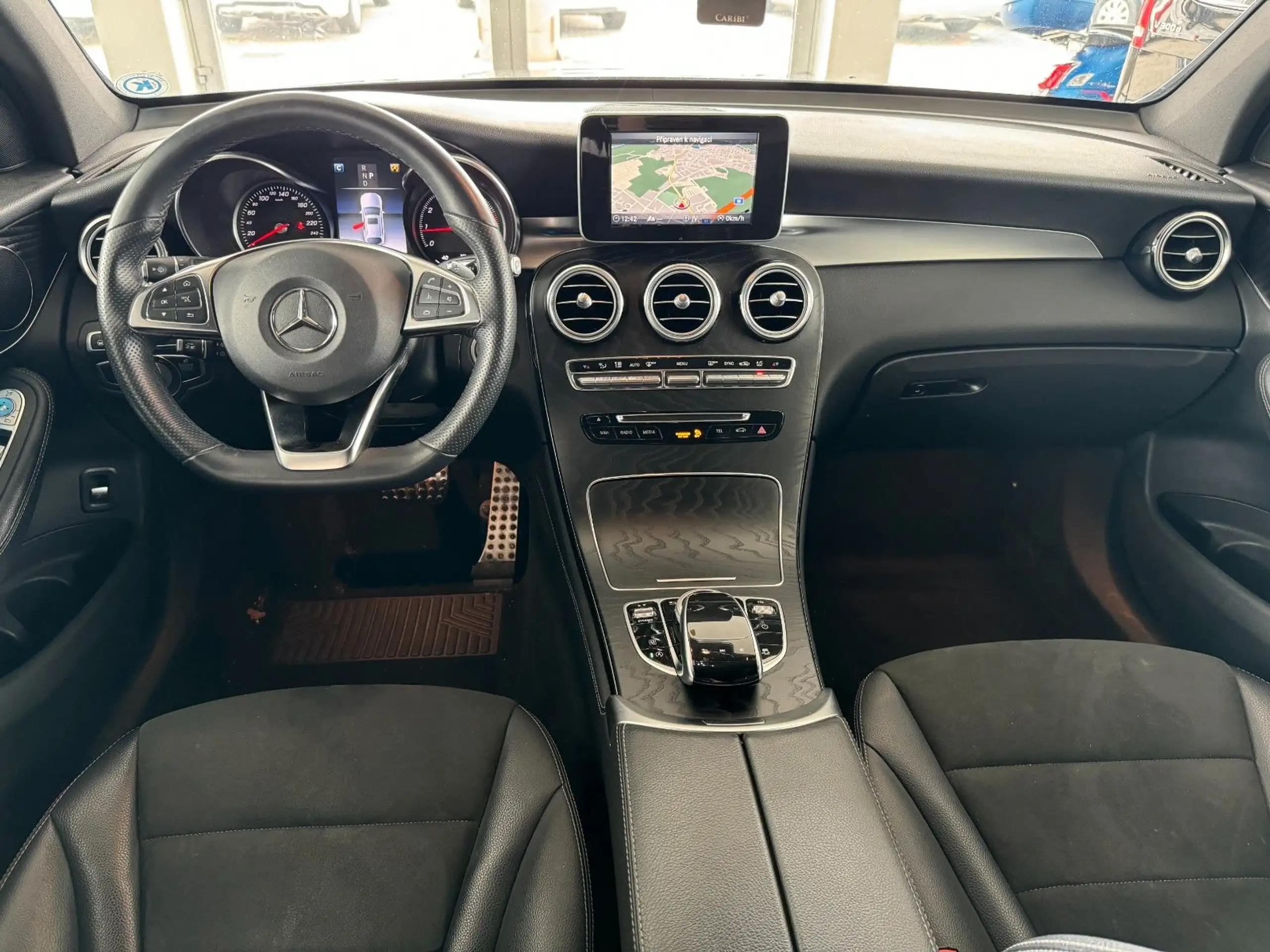 Mercedes-Benz - GLC 250