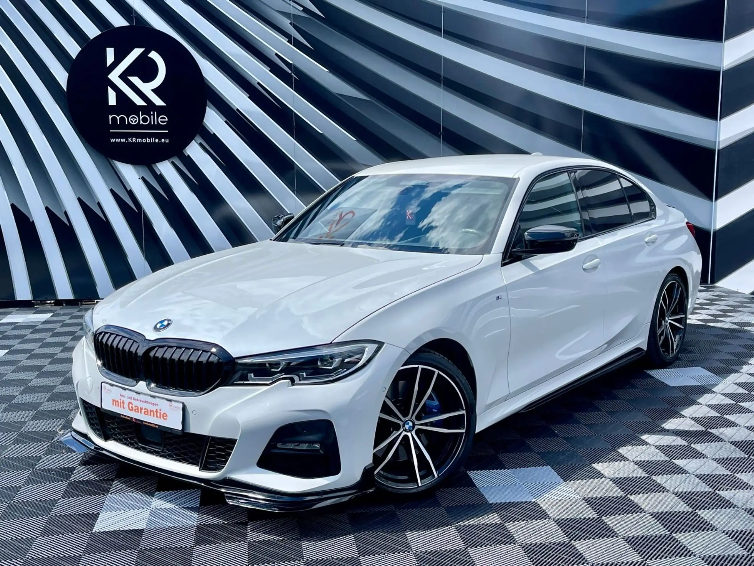 BMW 330 2019