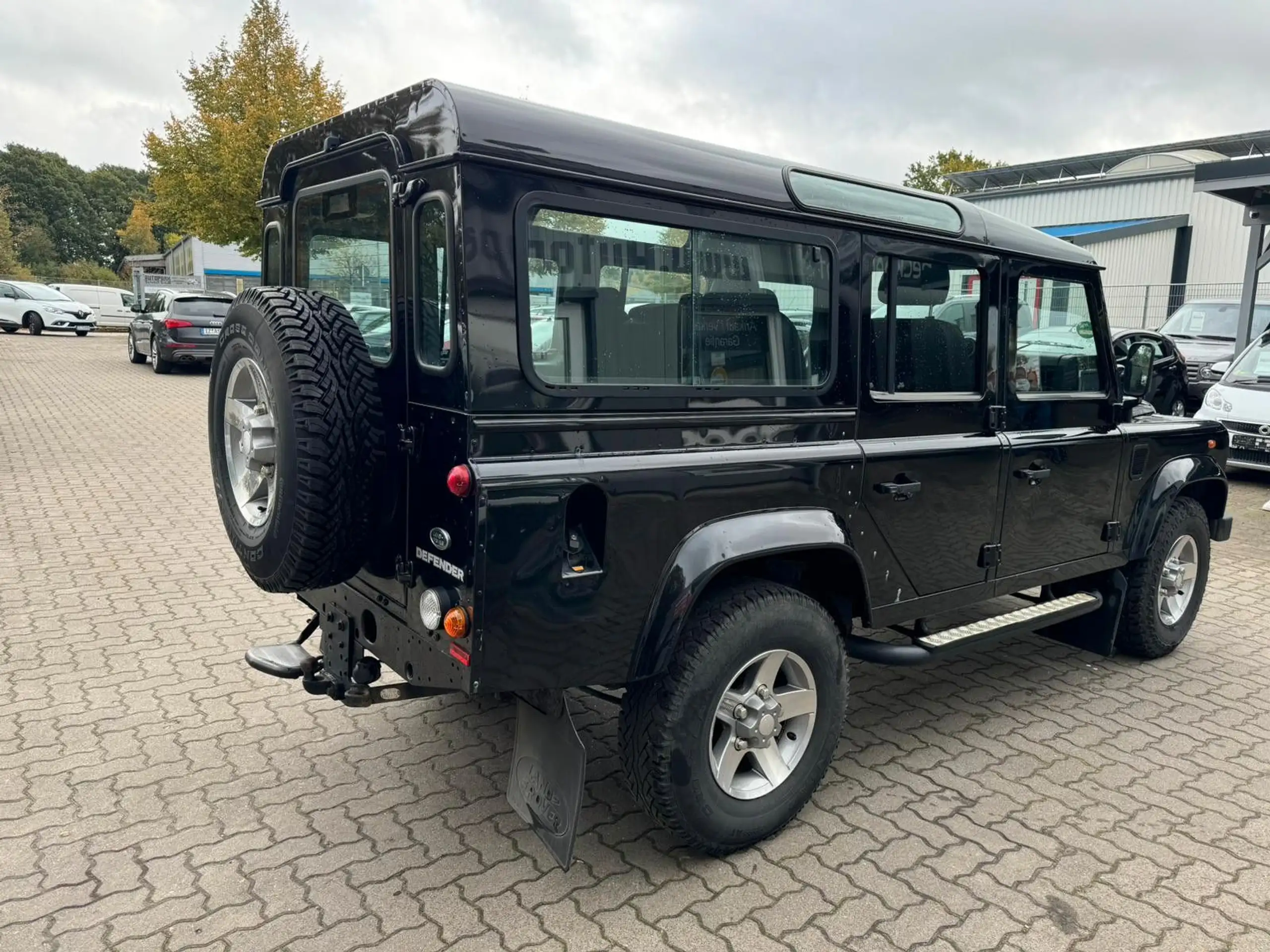 Land Rover - Defender