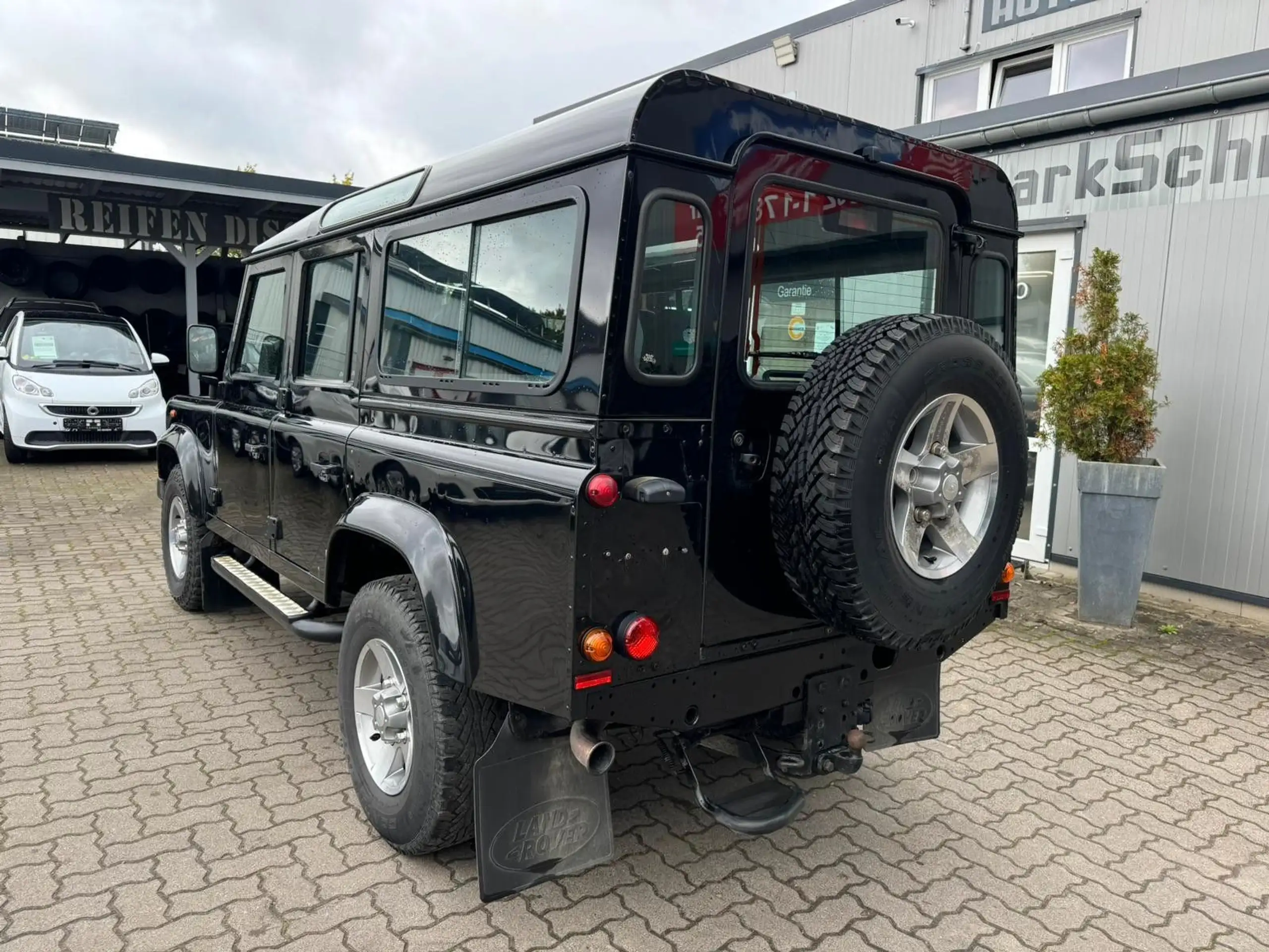 Land Rover - Defender