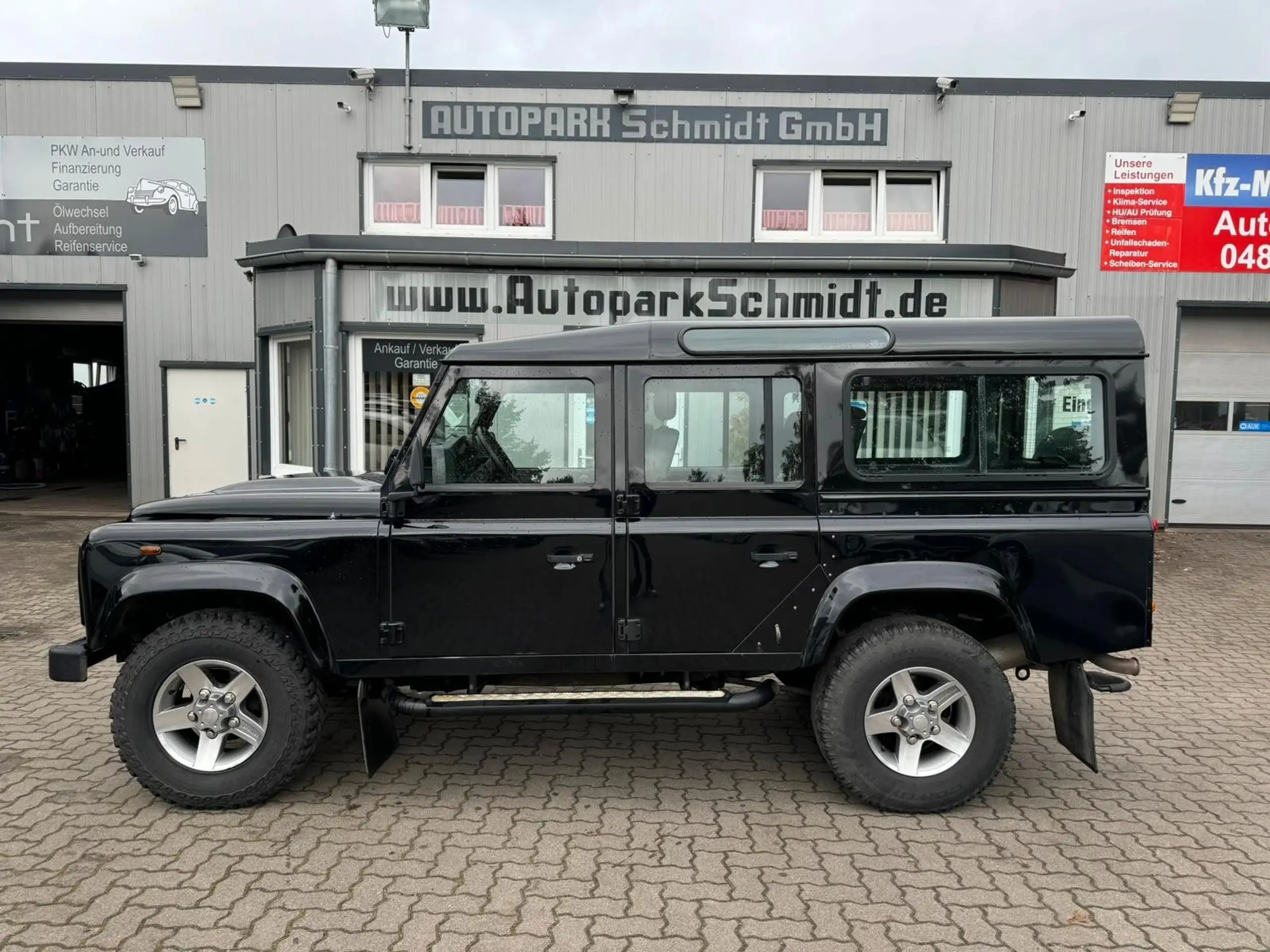 Land Rover - Defender