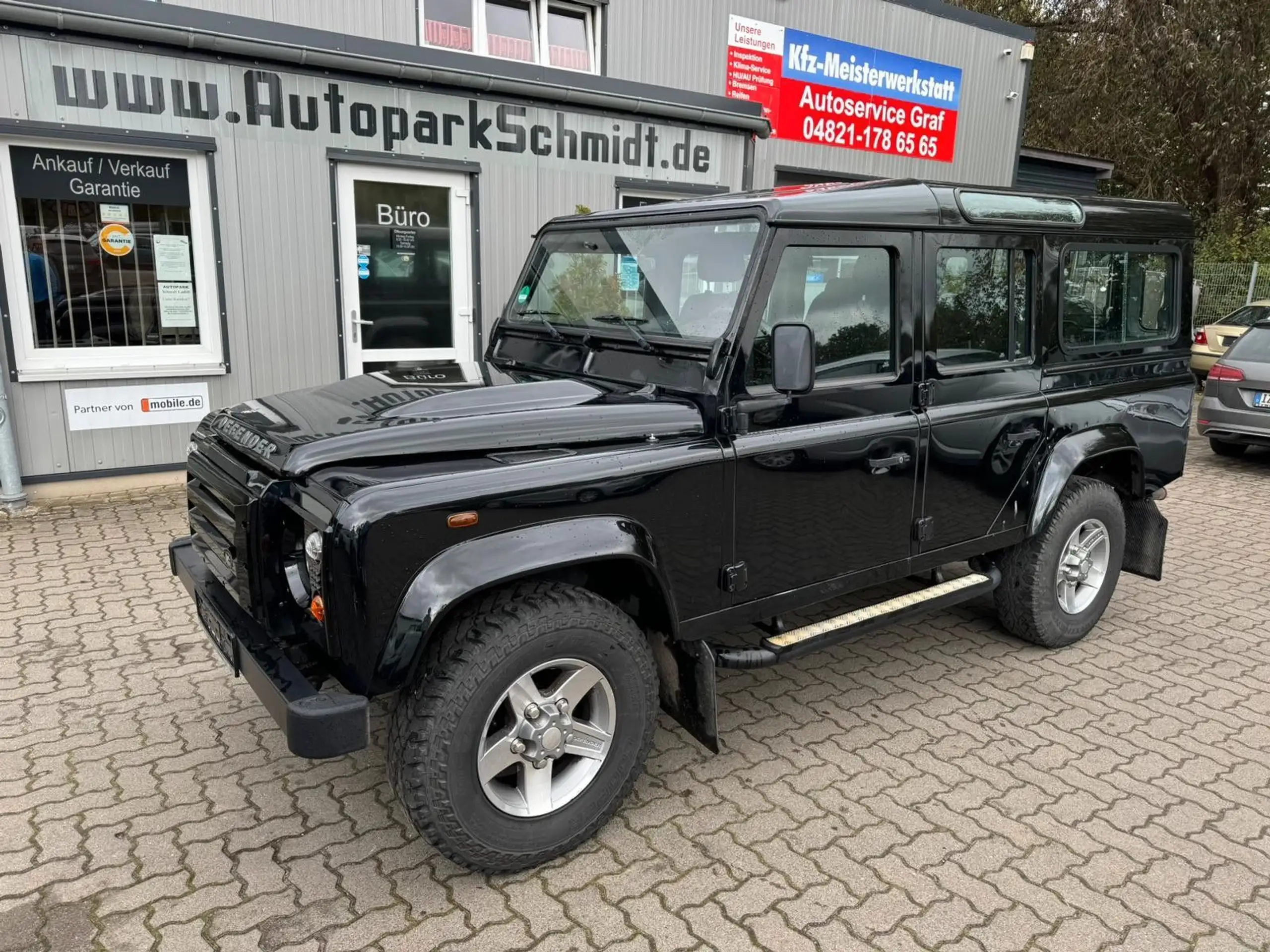 Land Rover - Defender