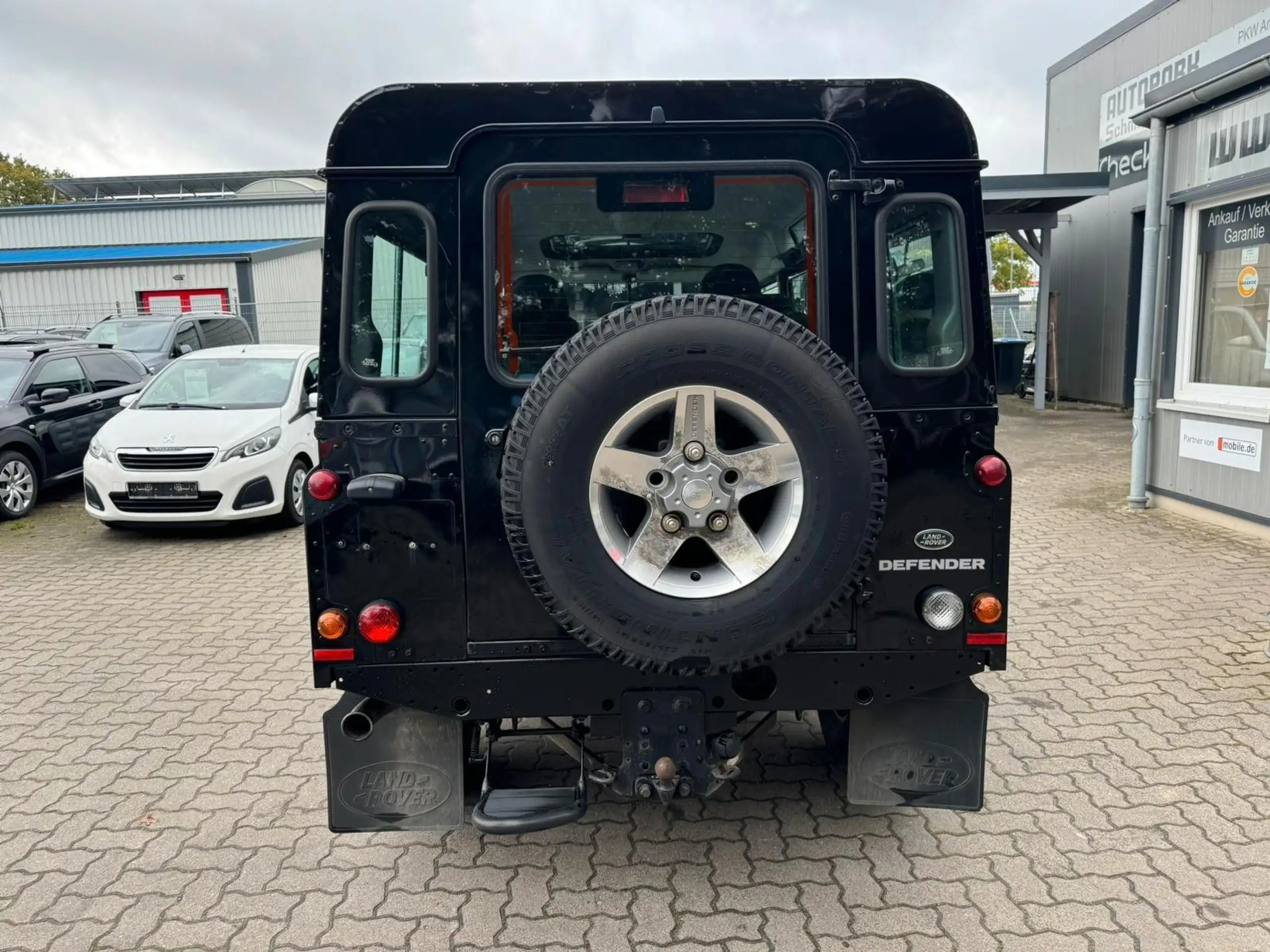 Land Rover - Defender