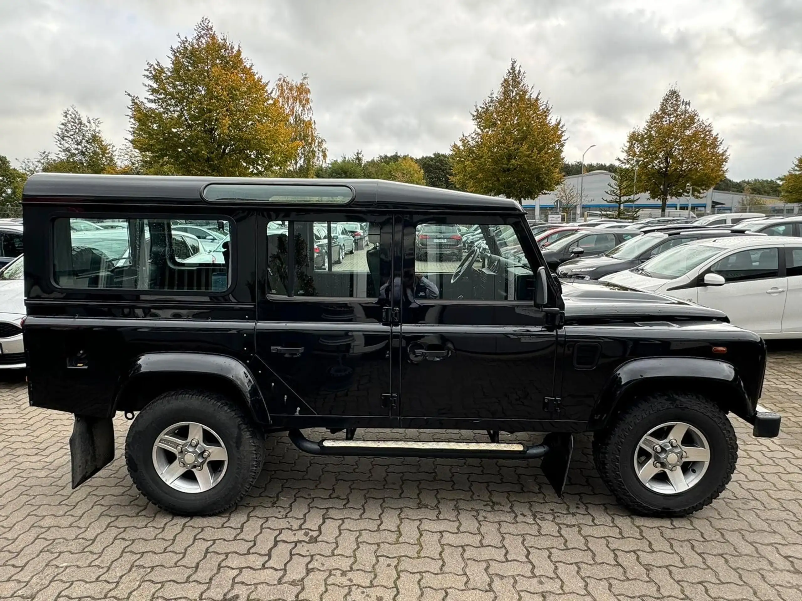 Land Rover - Defender