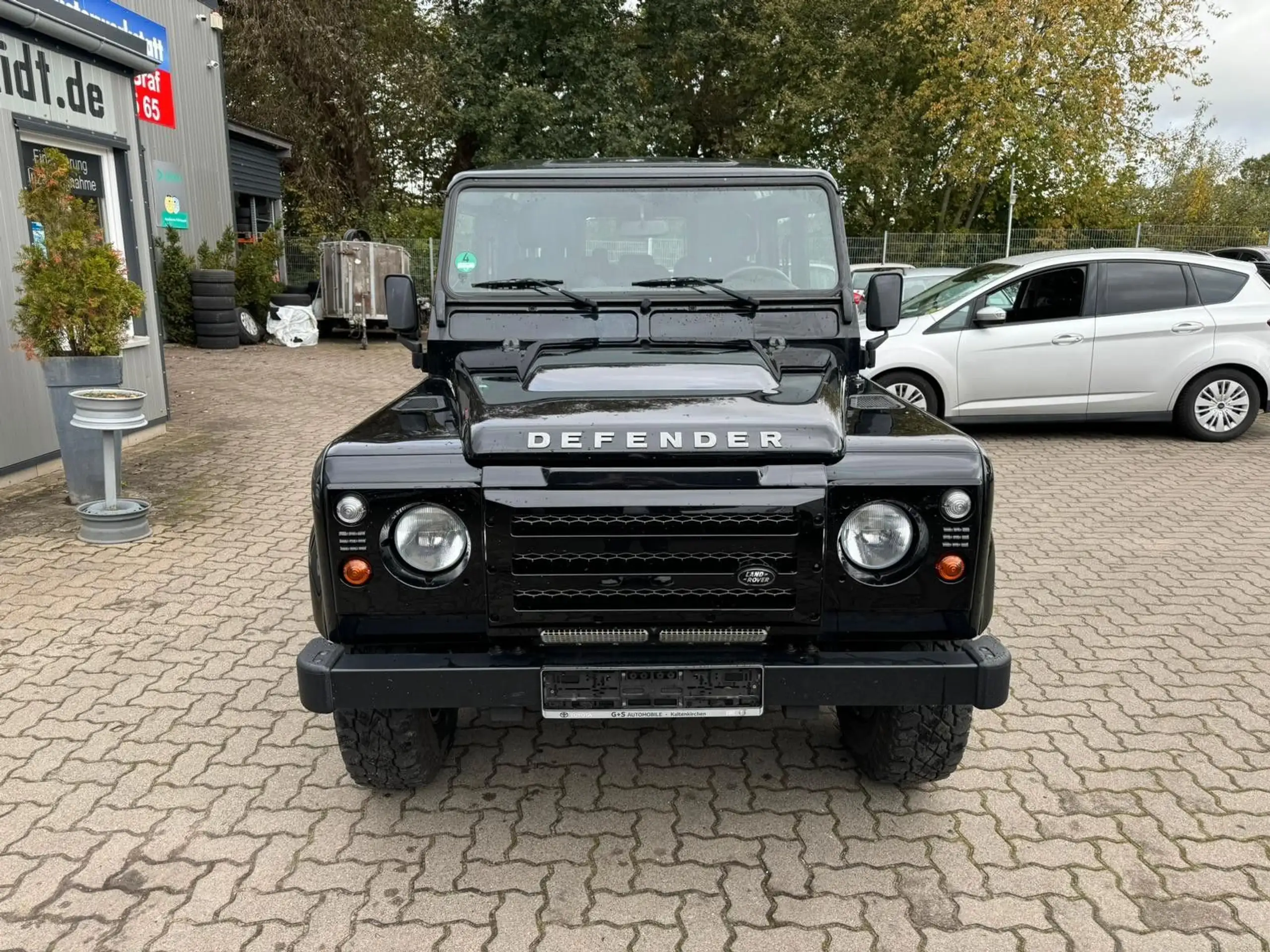 Land Rover - Defender