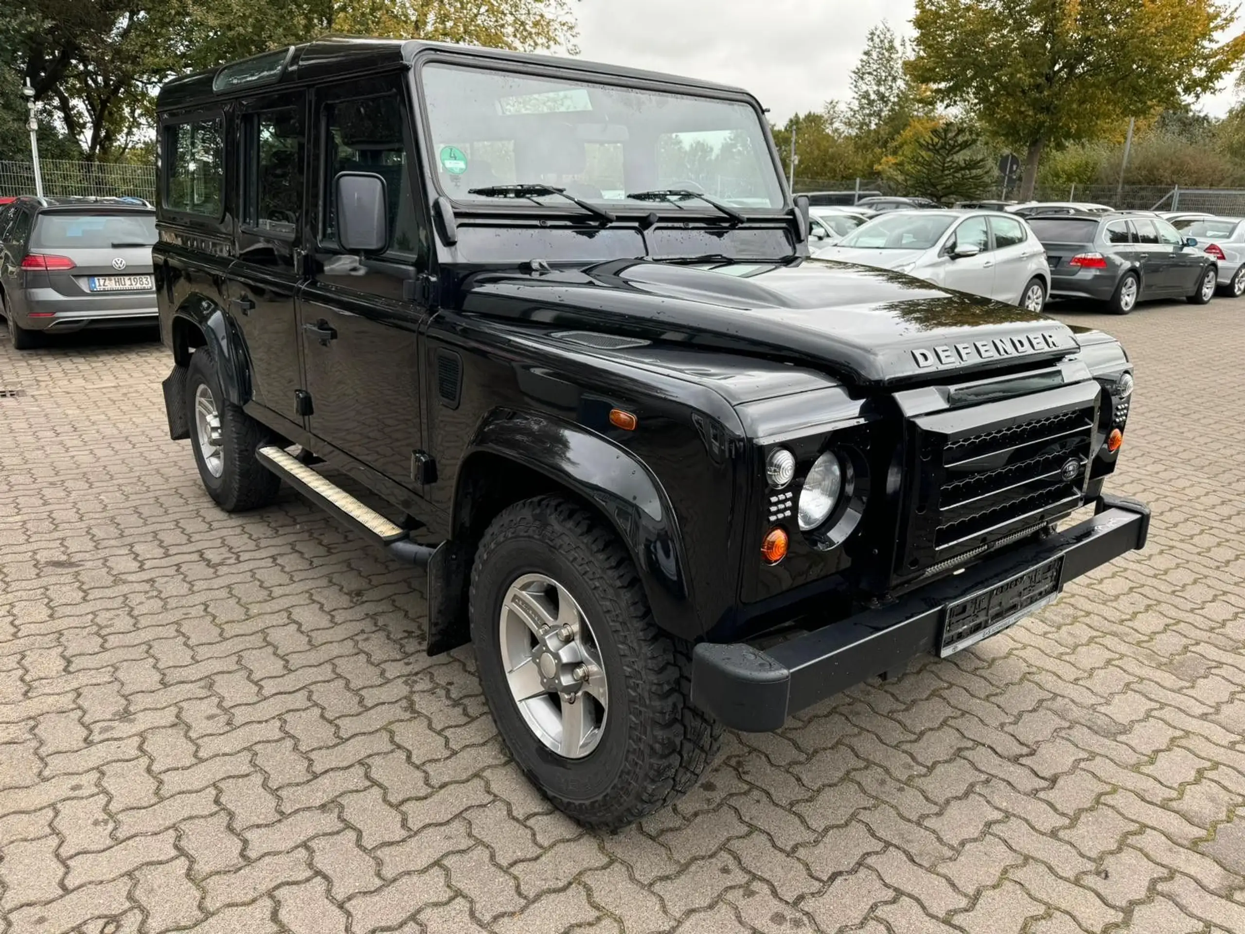 Land Rover - Defender