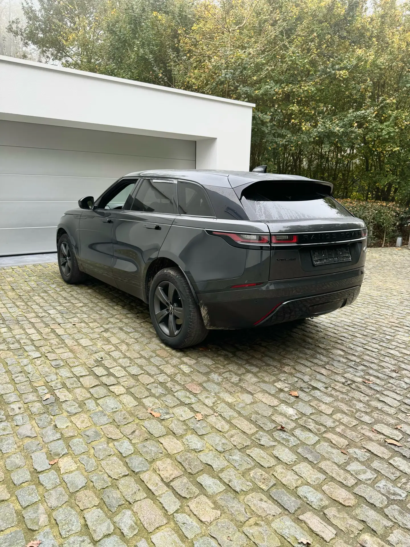 Land Rover - Range Rover Velar