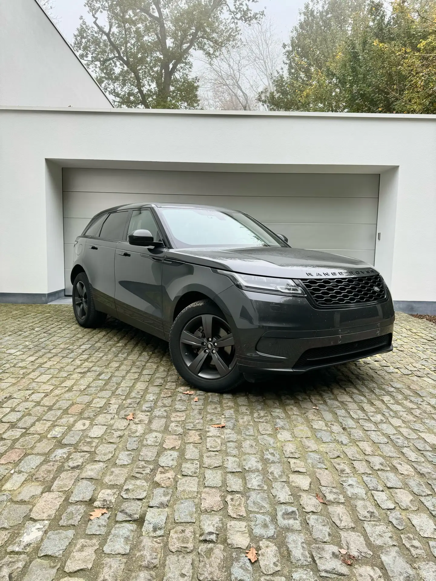 Land Rover - Range Rover Velar