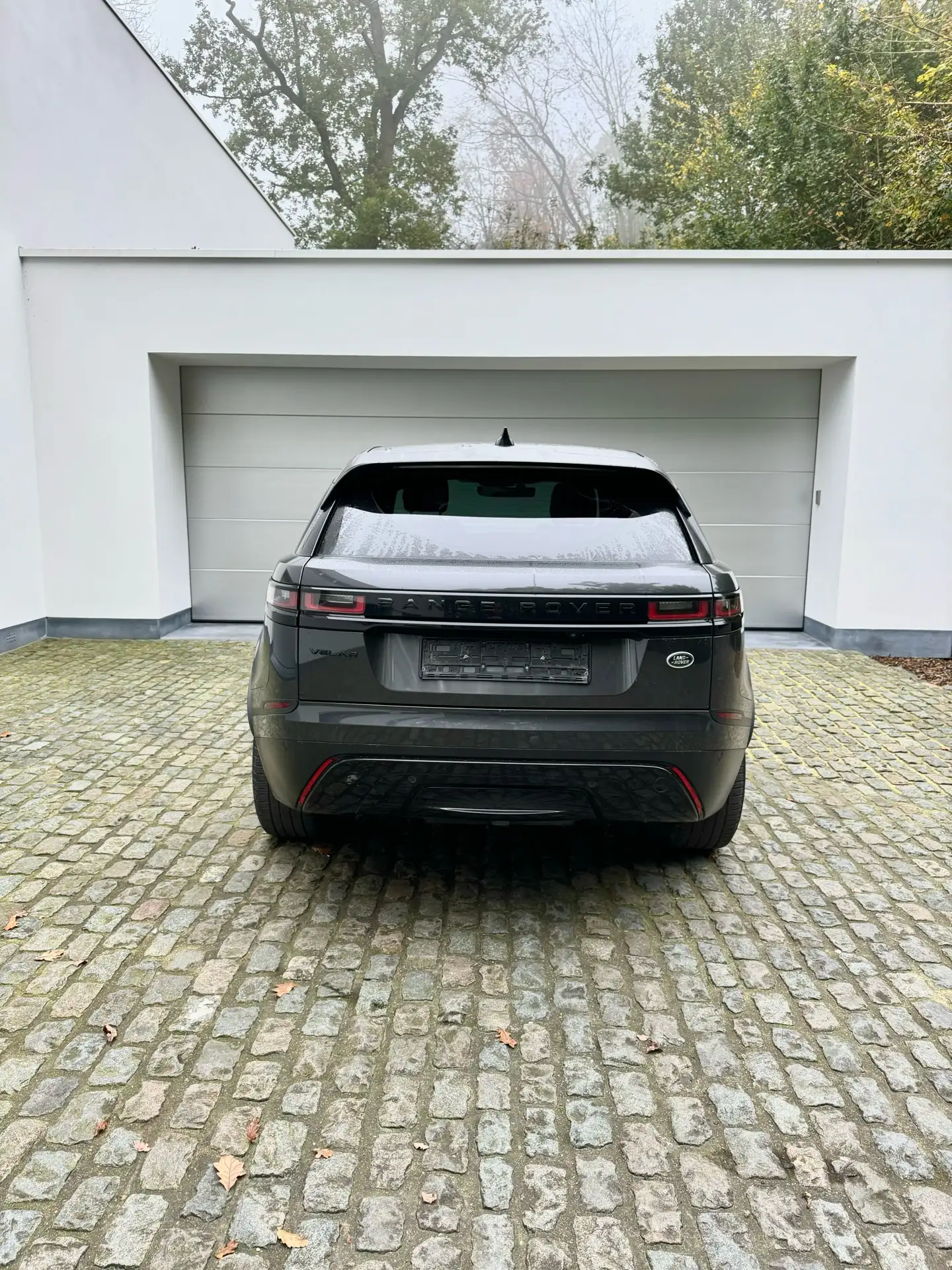 Land Rover - Range Rover Velar