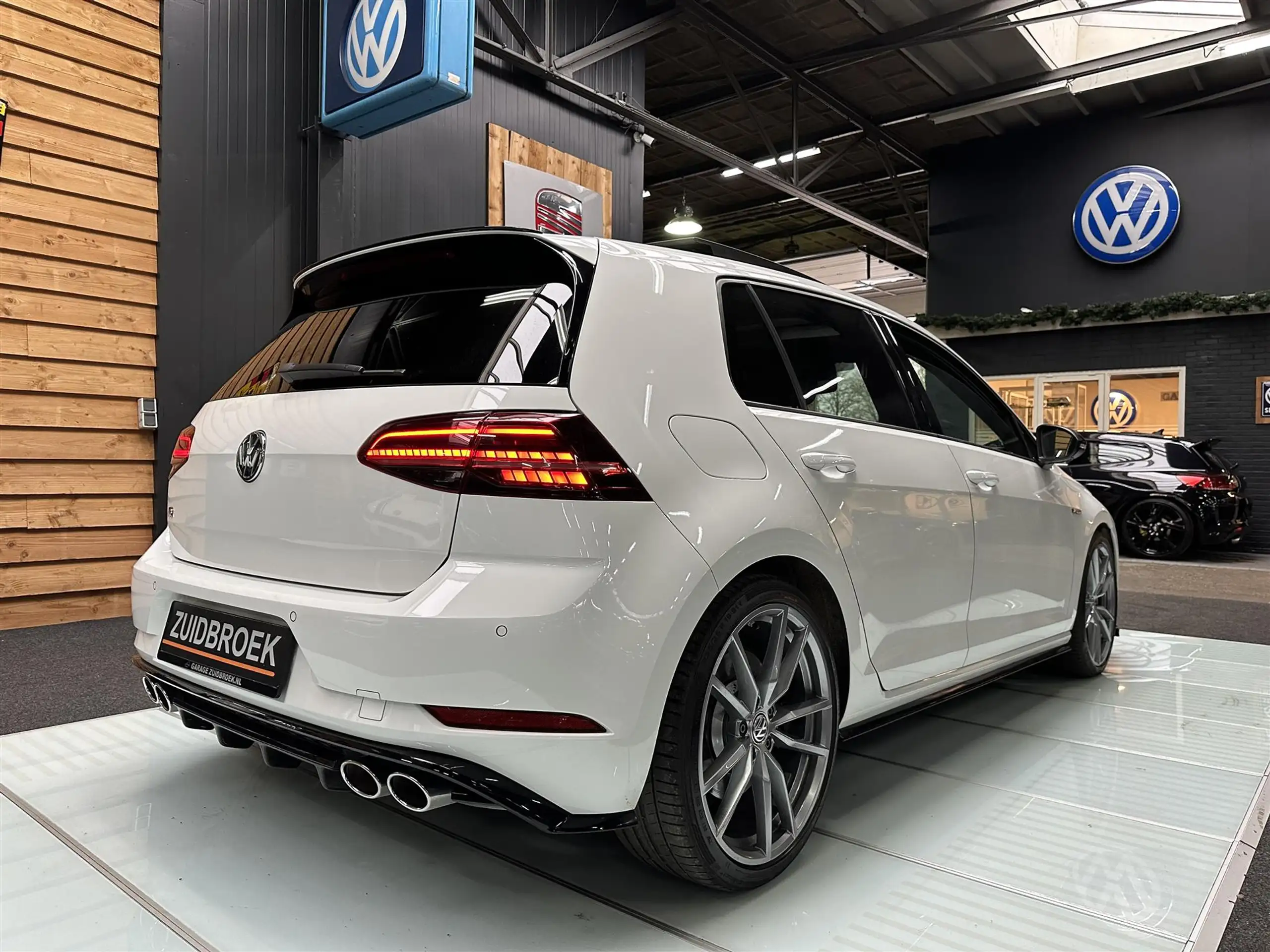 Volkswagen - Golf