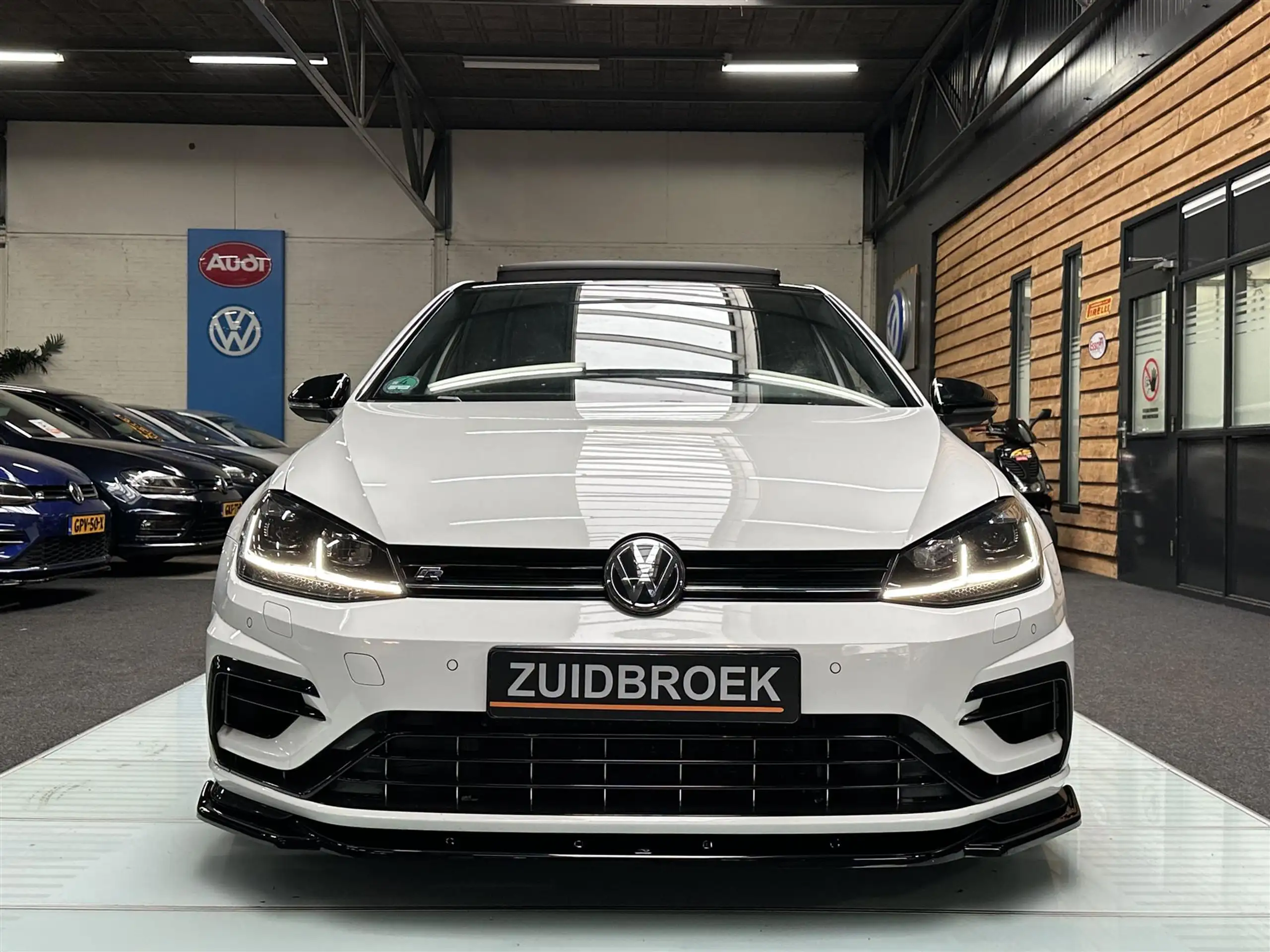 Volkswagen - Golf