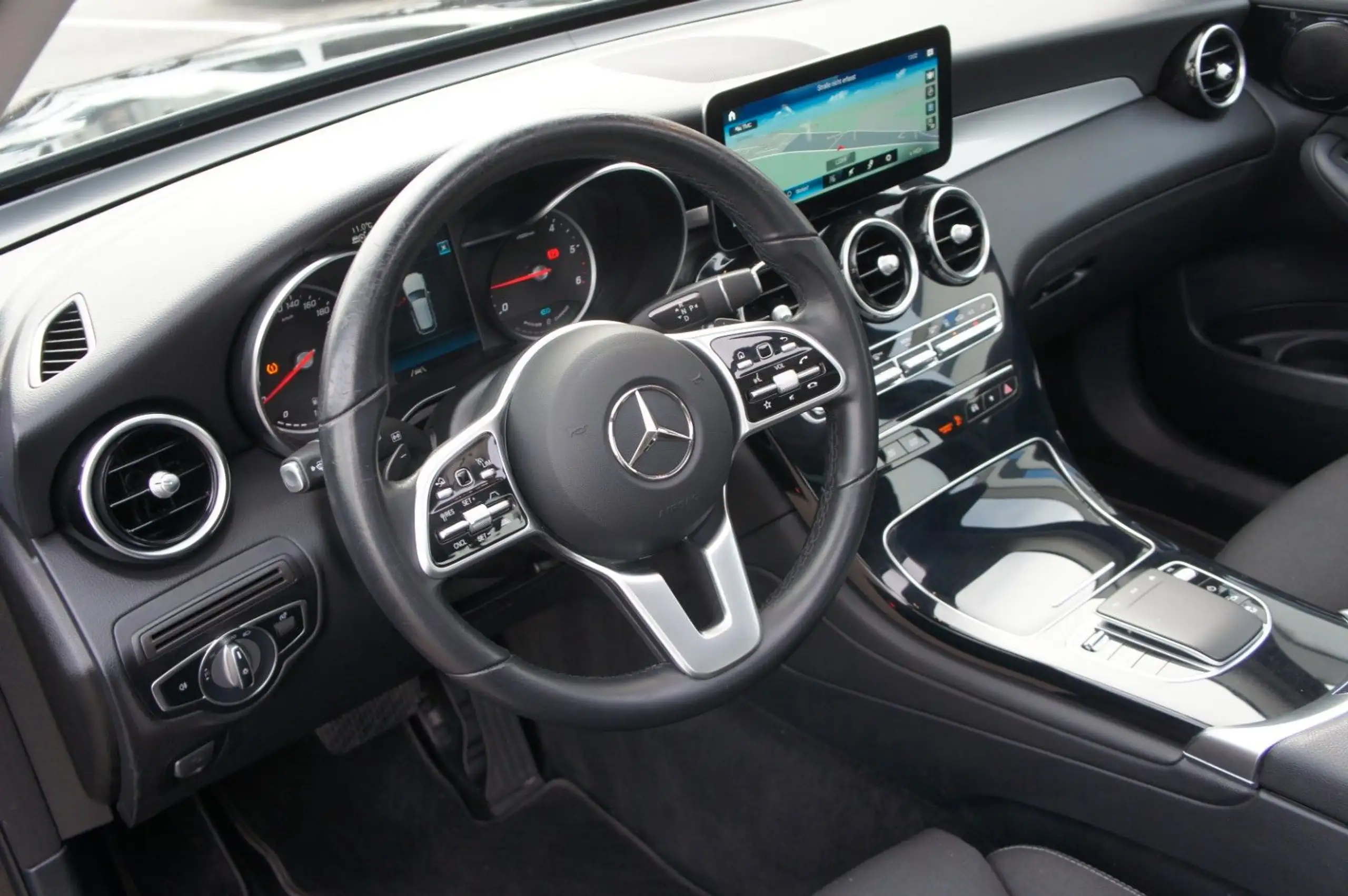 Mercedes-Benz - GLC 300