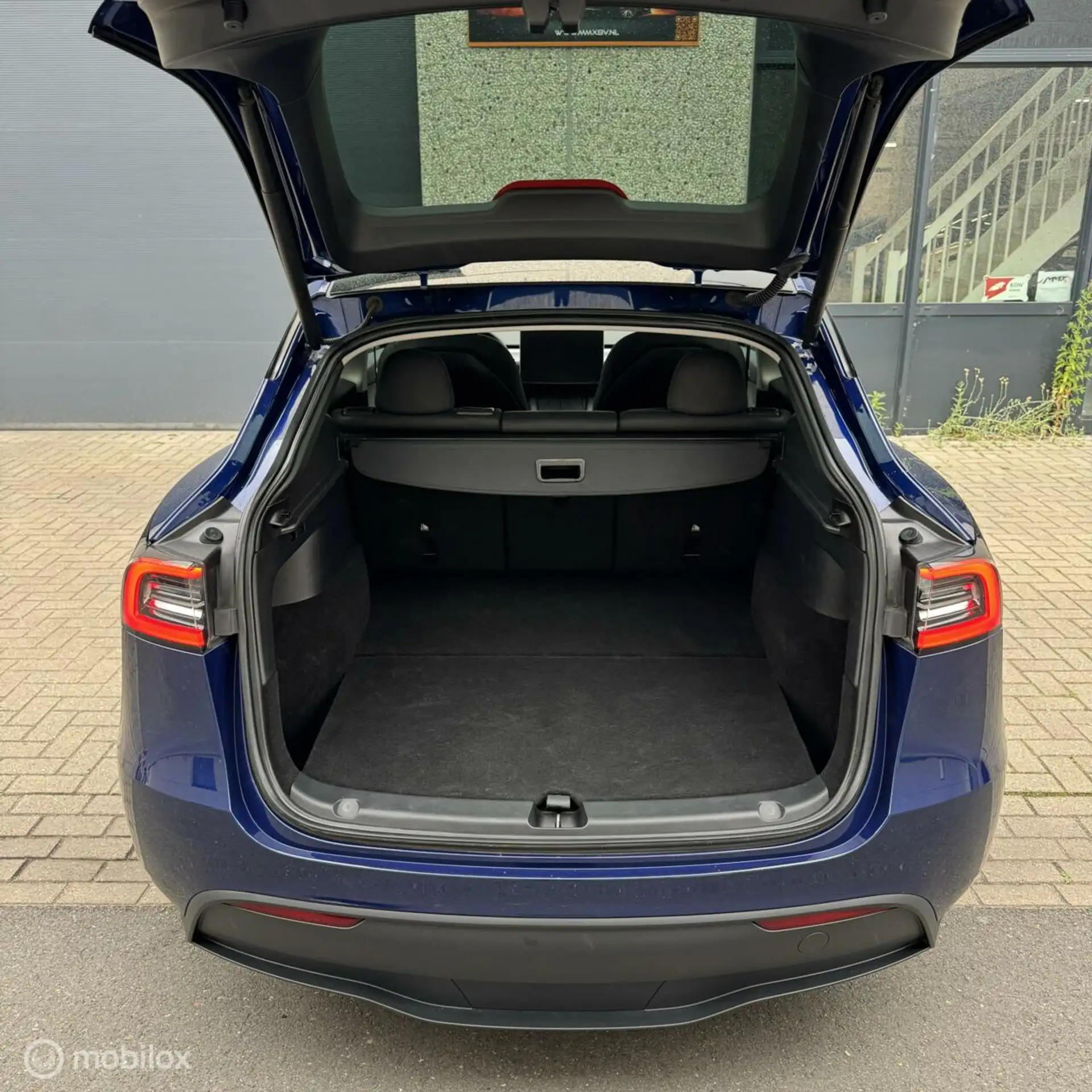 Tesla - Model Y