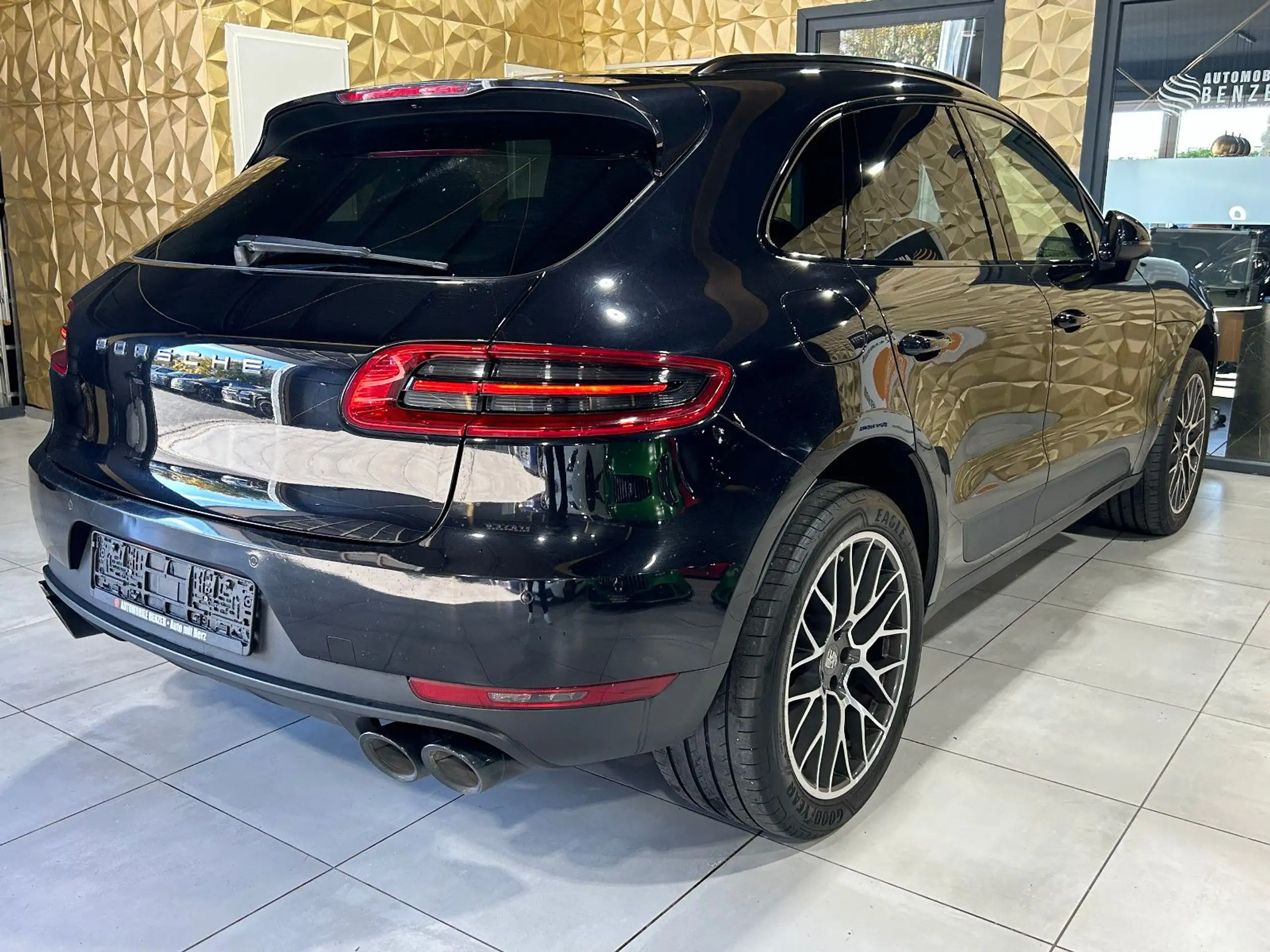 Porsche - Macan