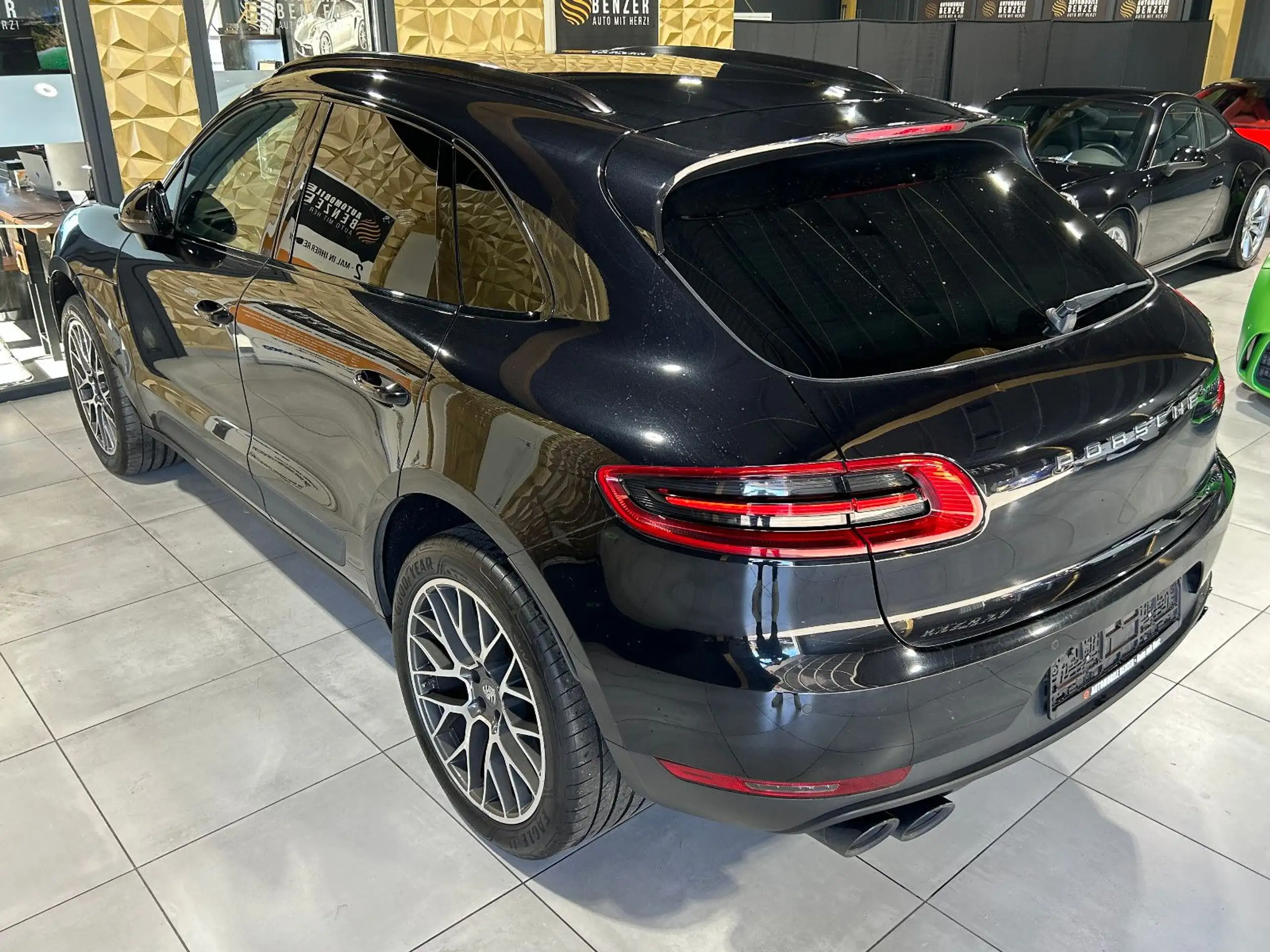 Porsche - Macan