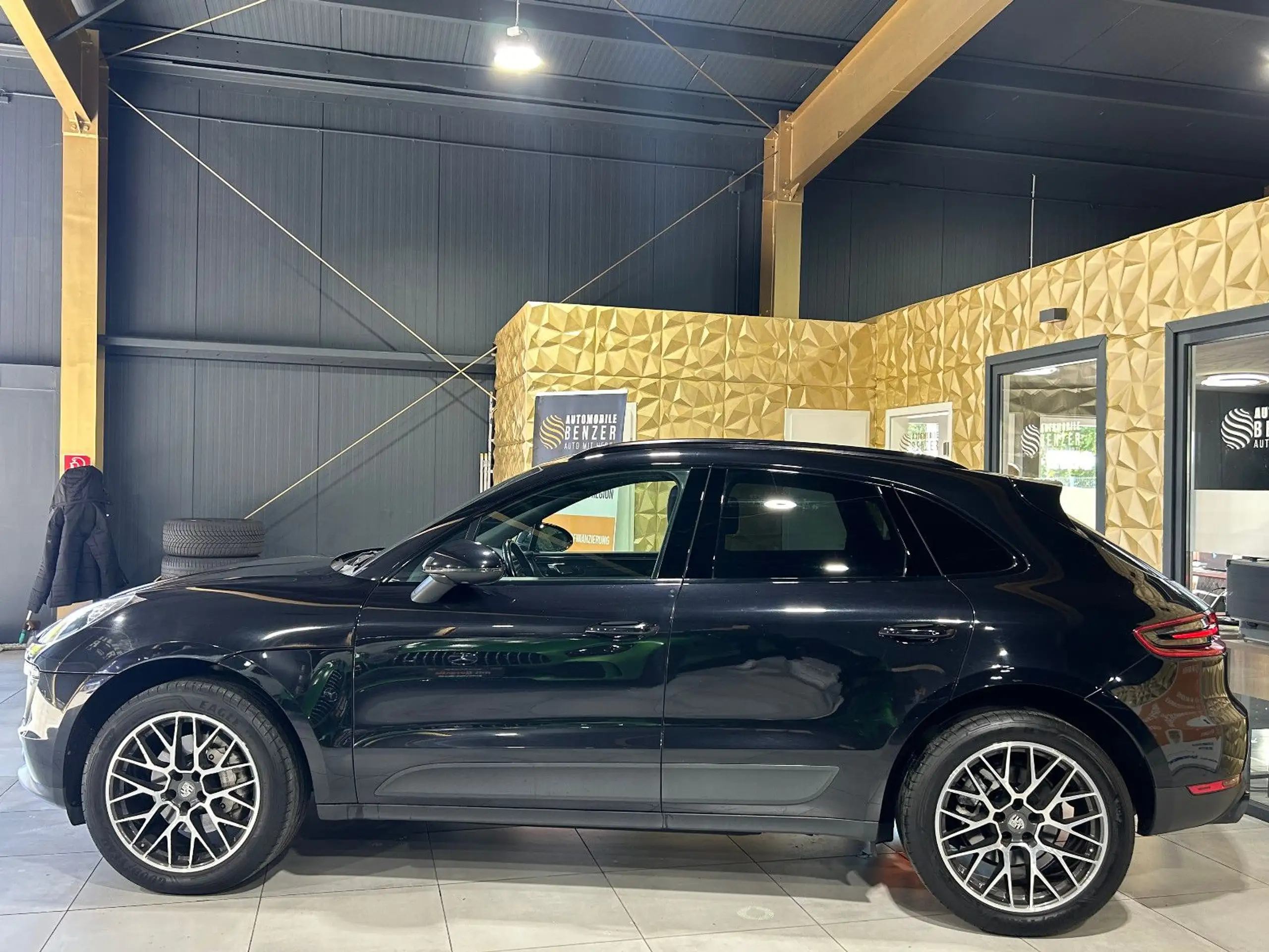 Porsche - Macan