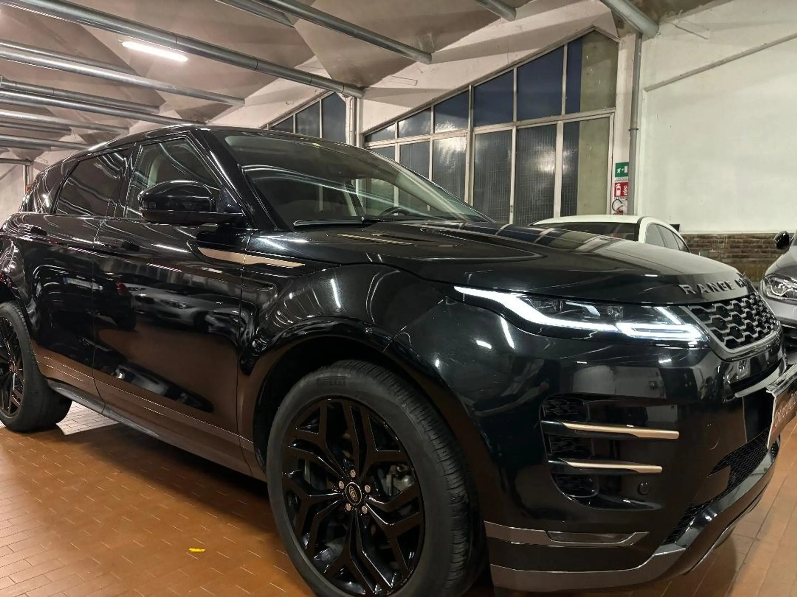 Land Rover - Range Rover Evoque