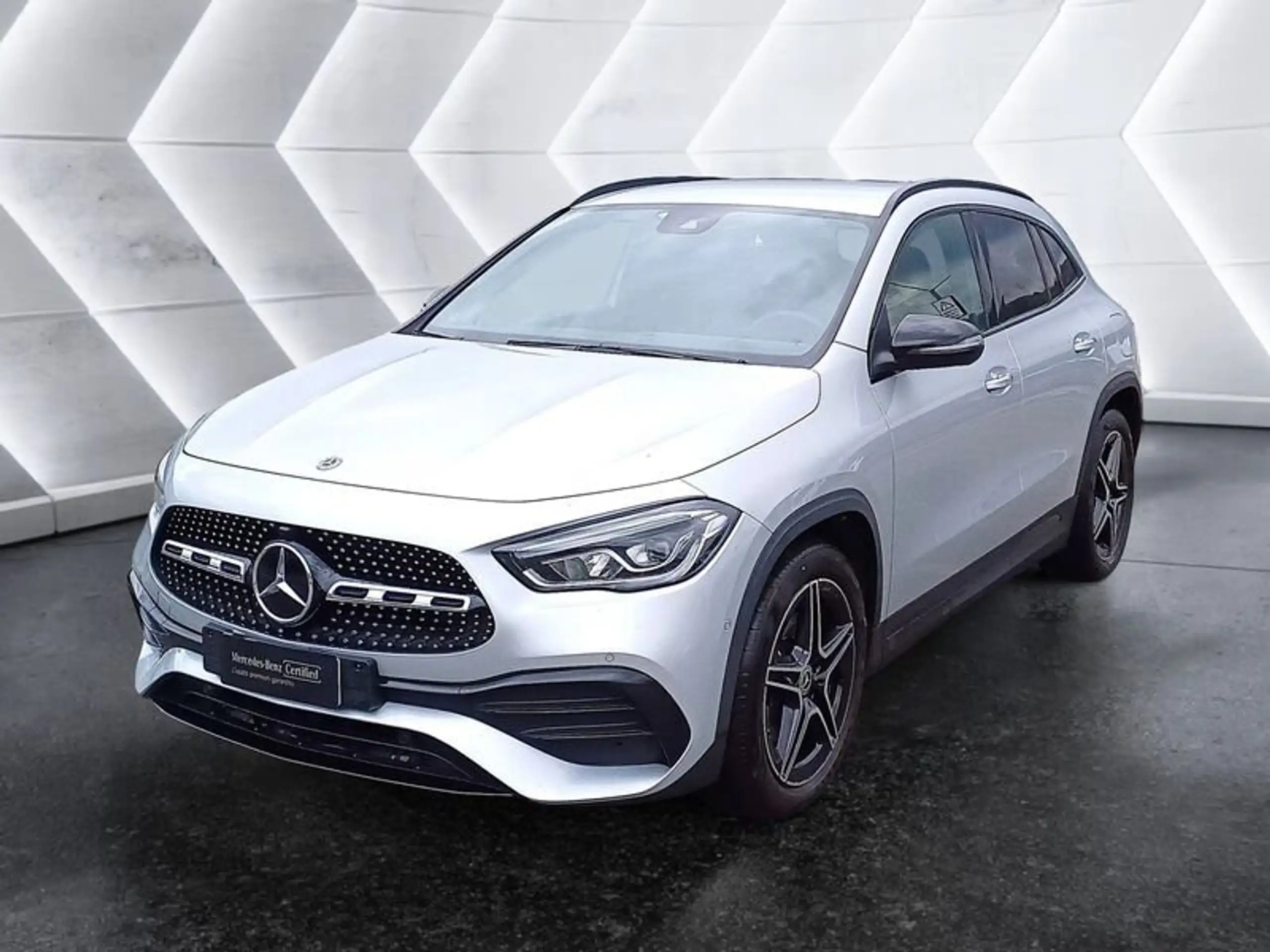 Mercedes-Benz GLA 180 2022