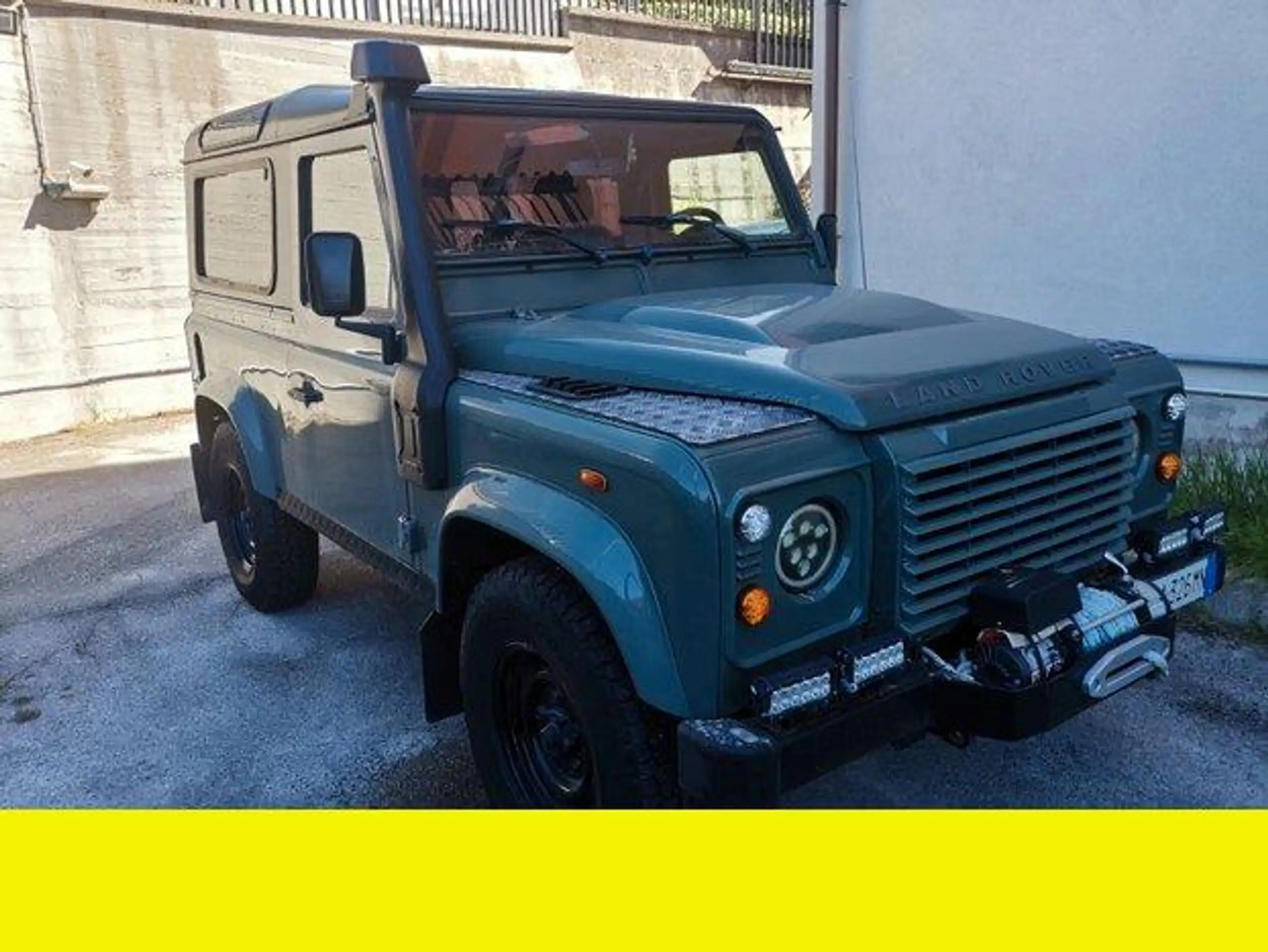 Land Rover Defender 2012