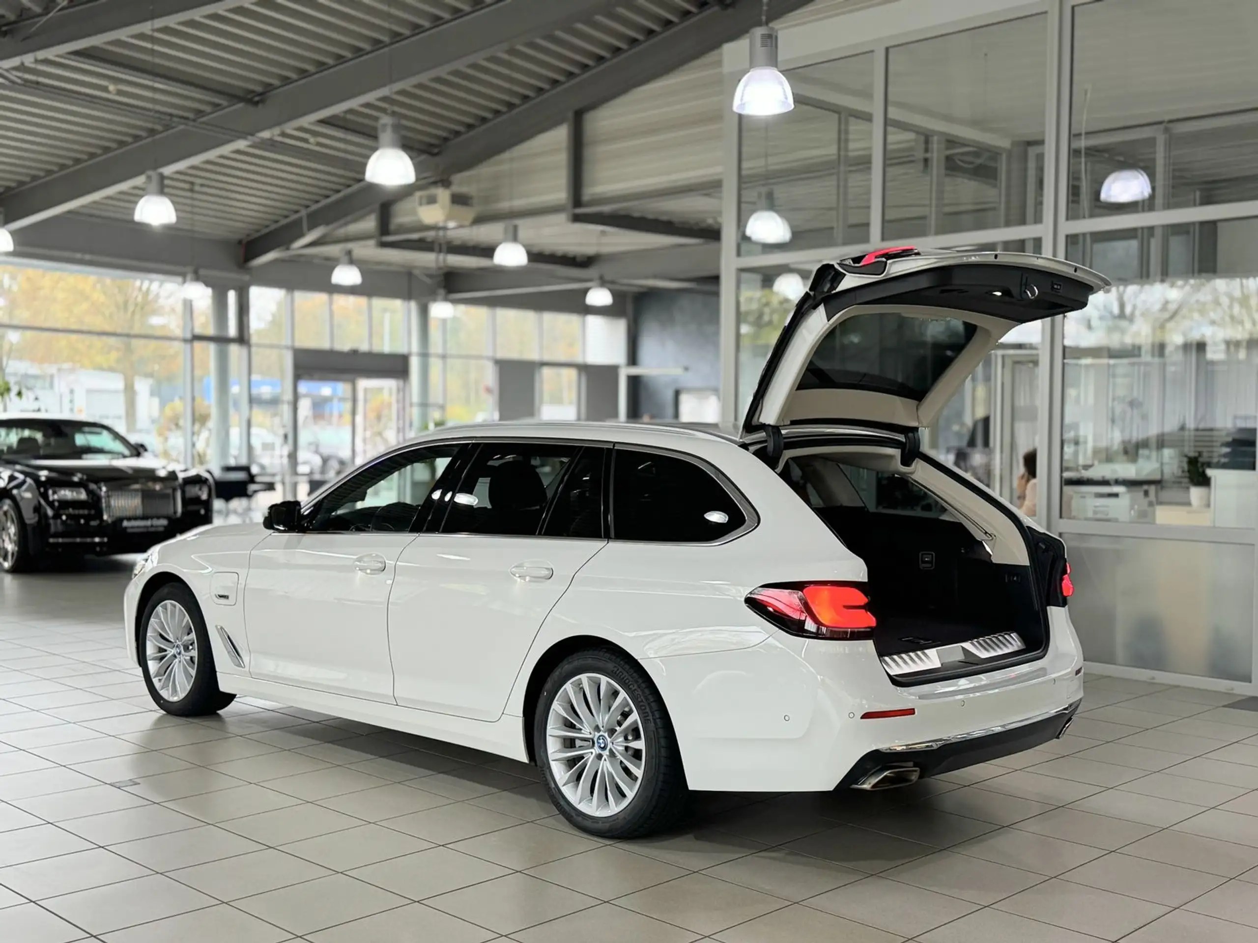 BMW - 530