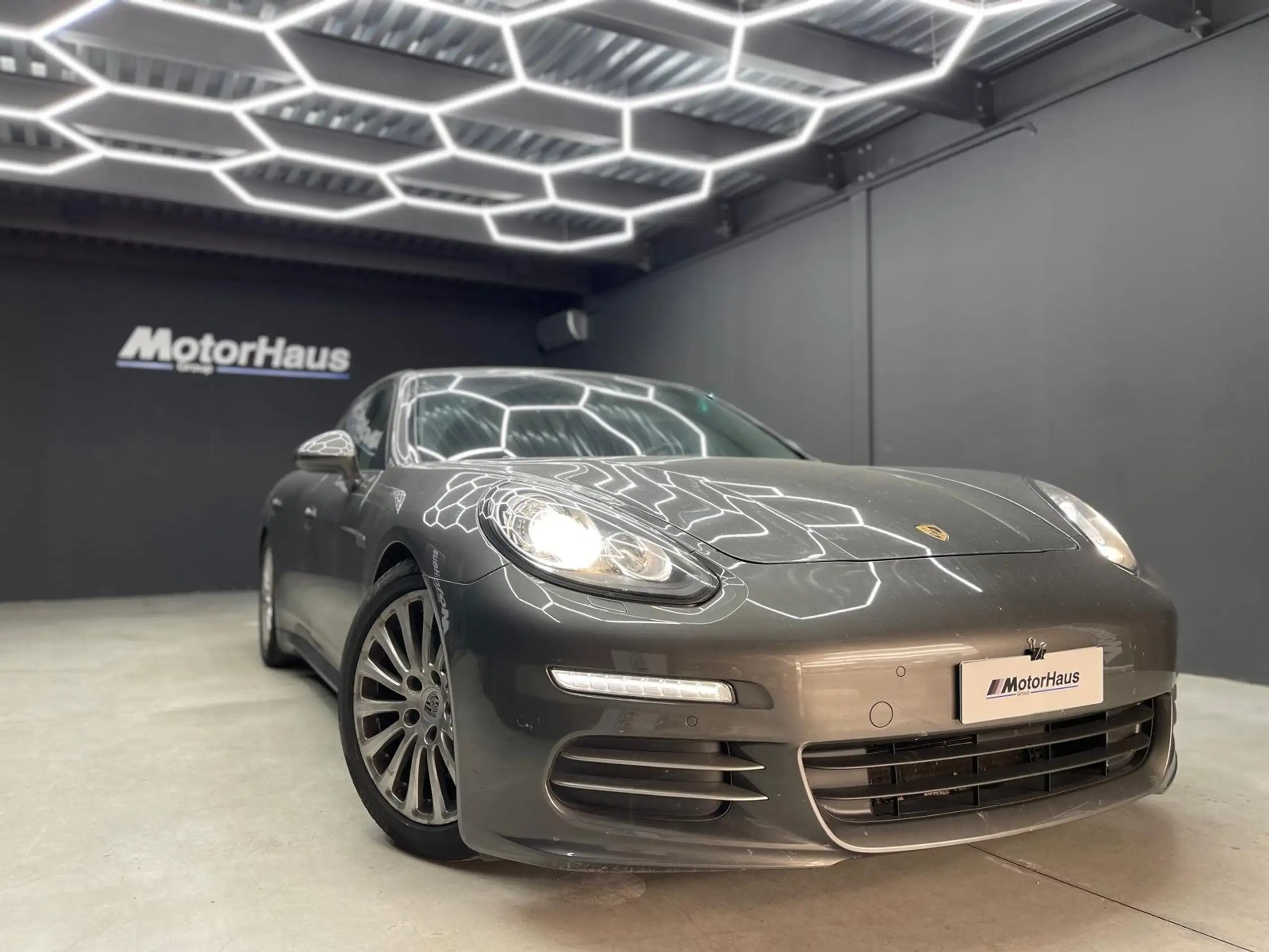 Porsche - Panamera