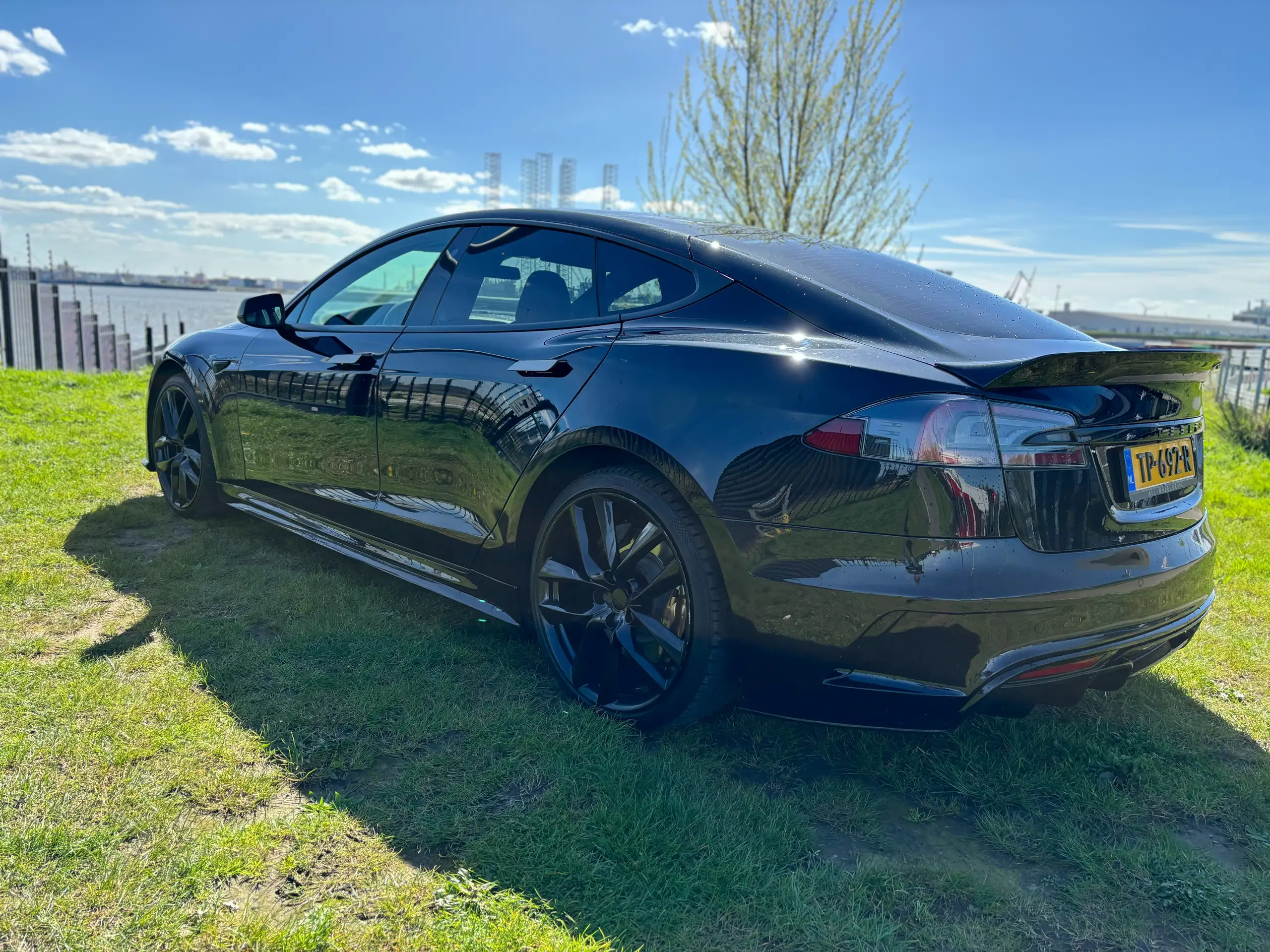 Tesla - Model S