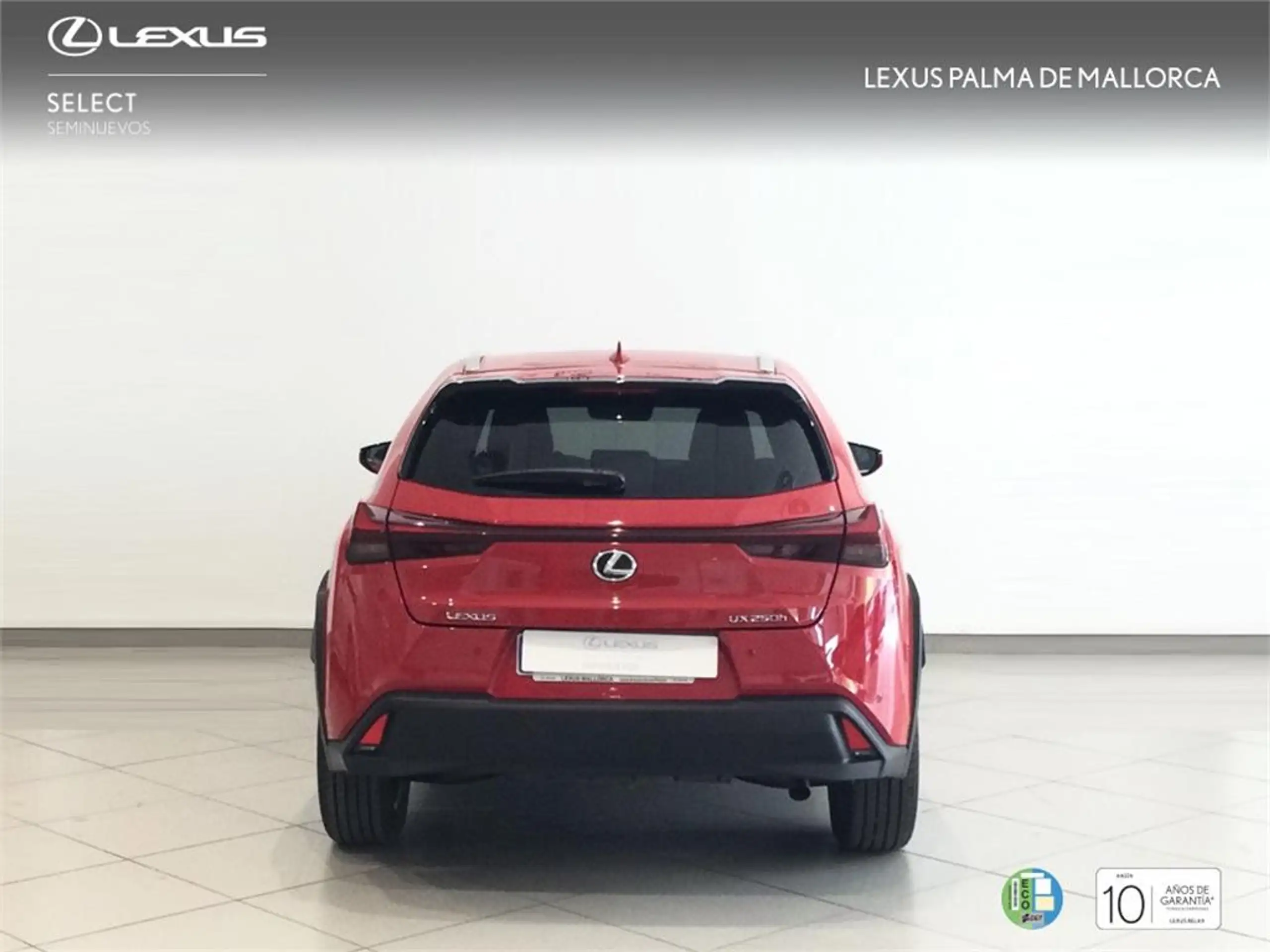 Lexus - UX 200