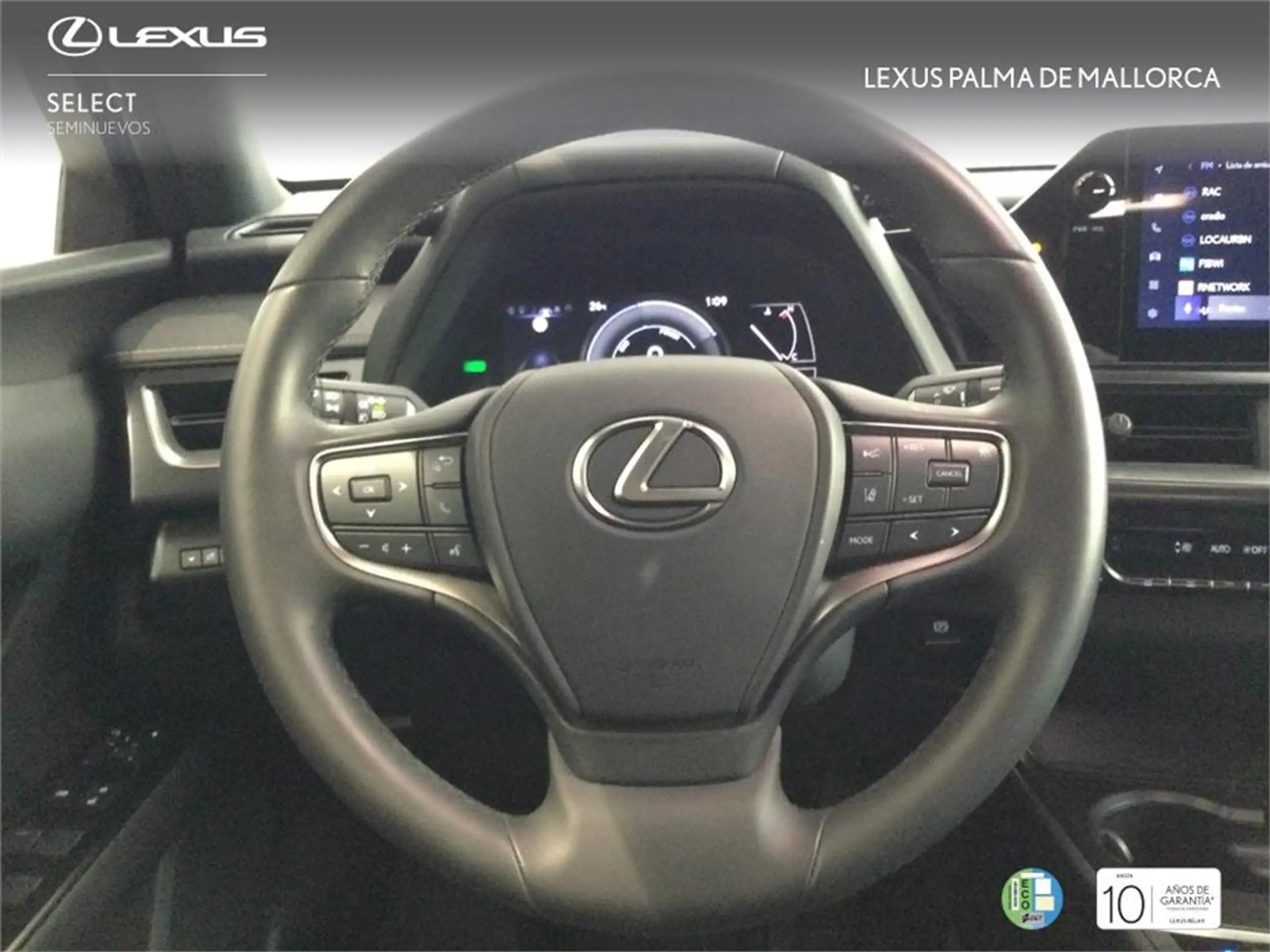 Lexus - UX 200