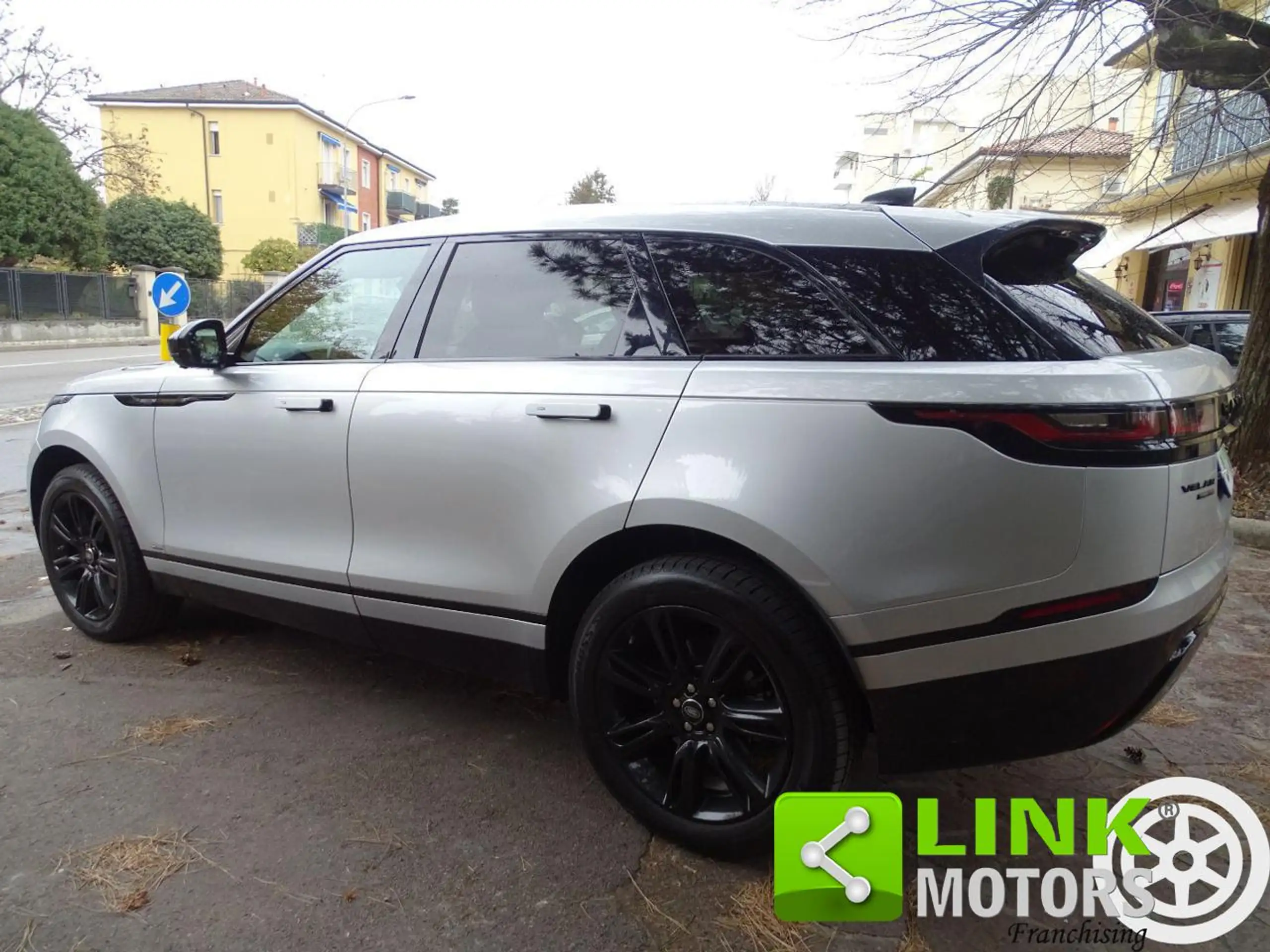 Land Rover - Range Rover Velar