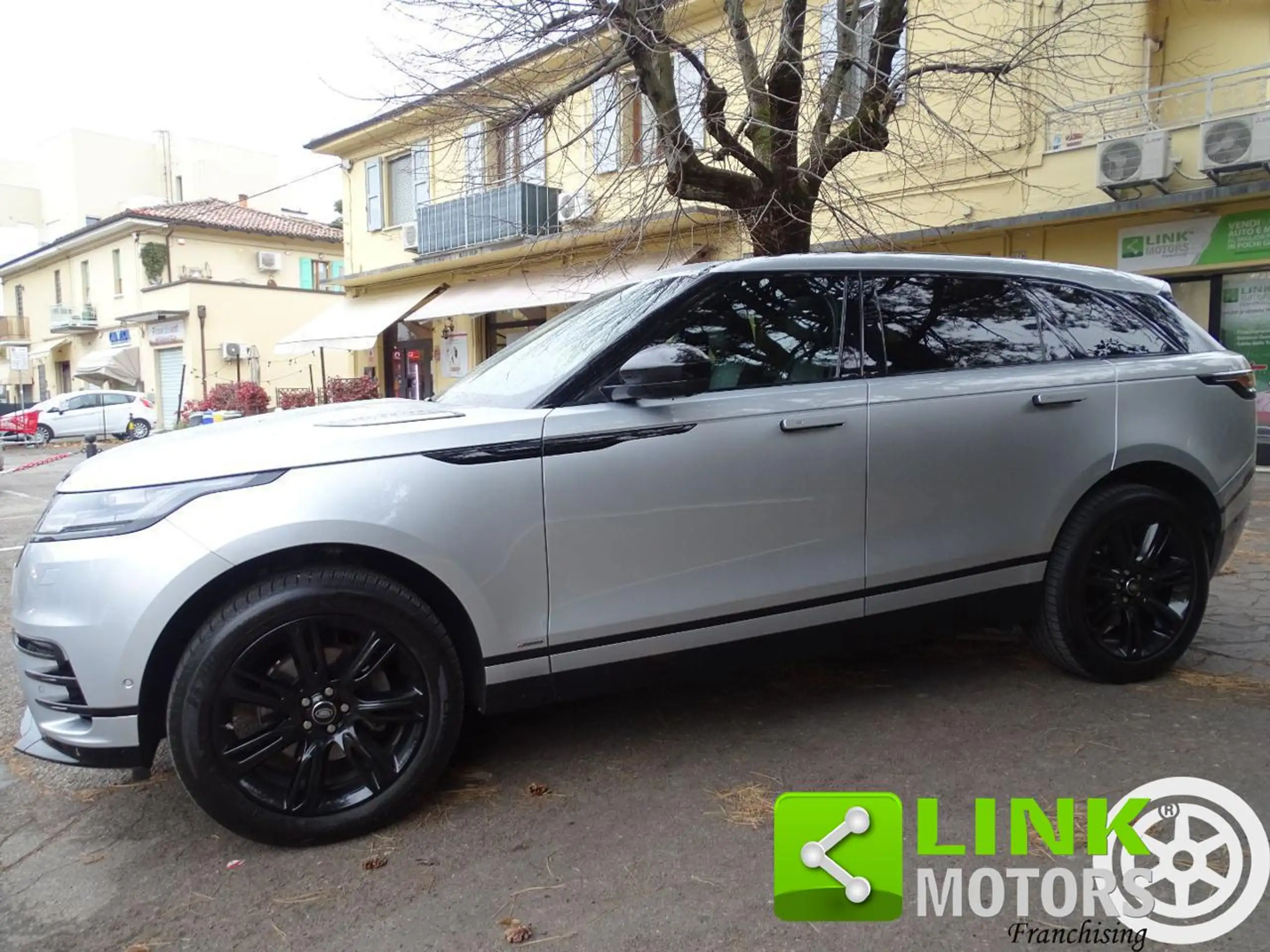 Land Rover - Range Rover Velar