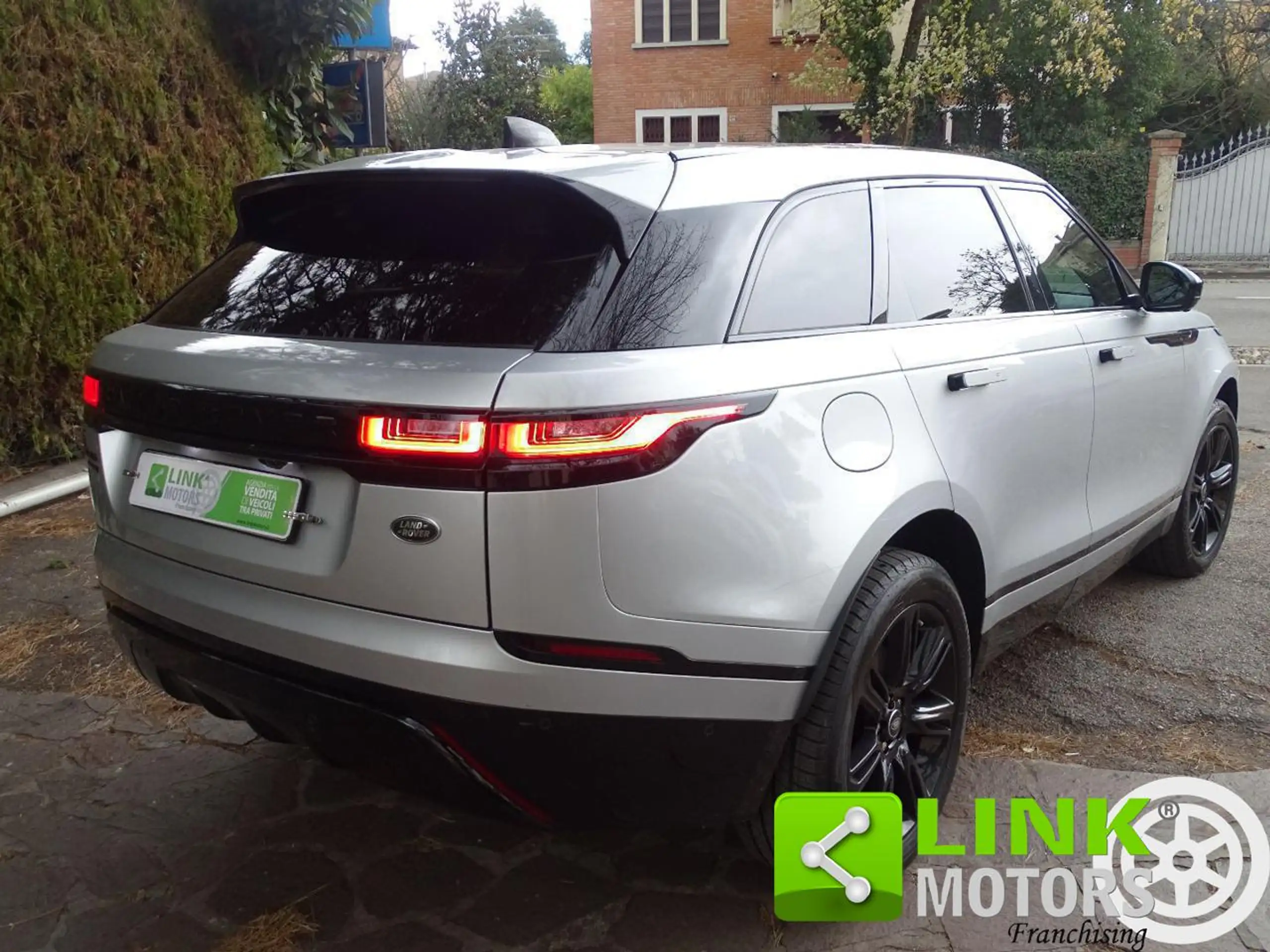 Land Rover - Range Rover Velar