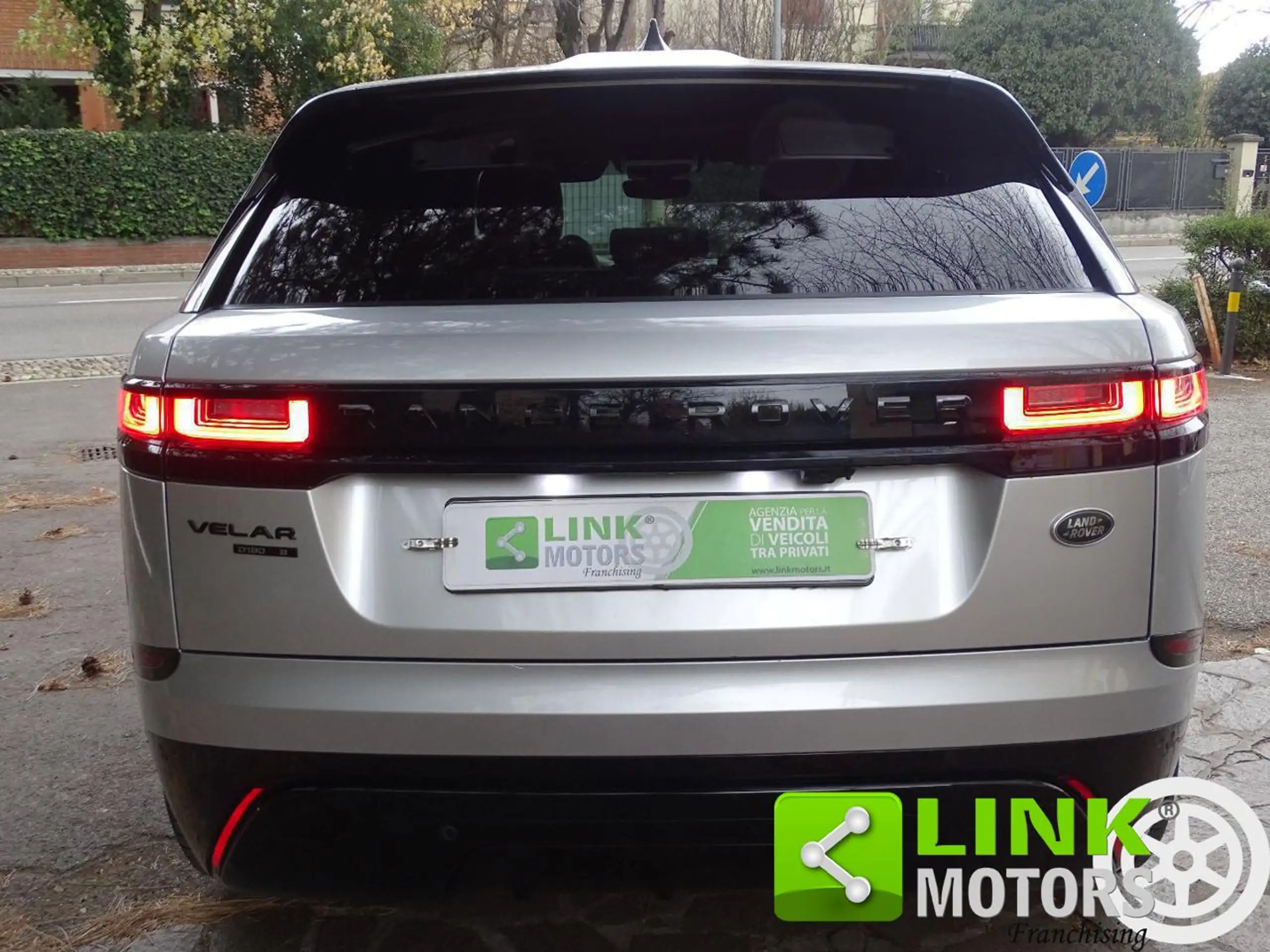 Land Rover - Range Rover Velar