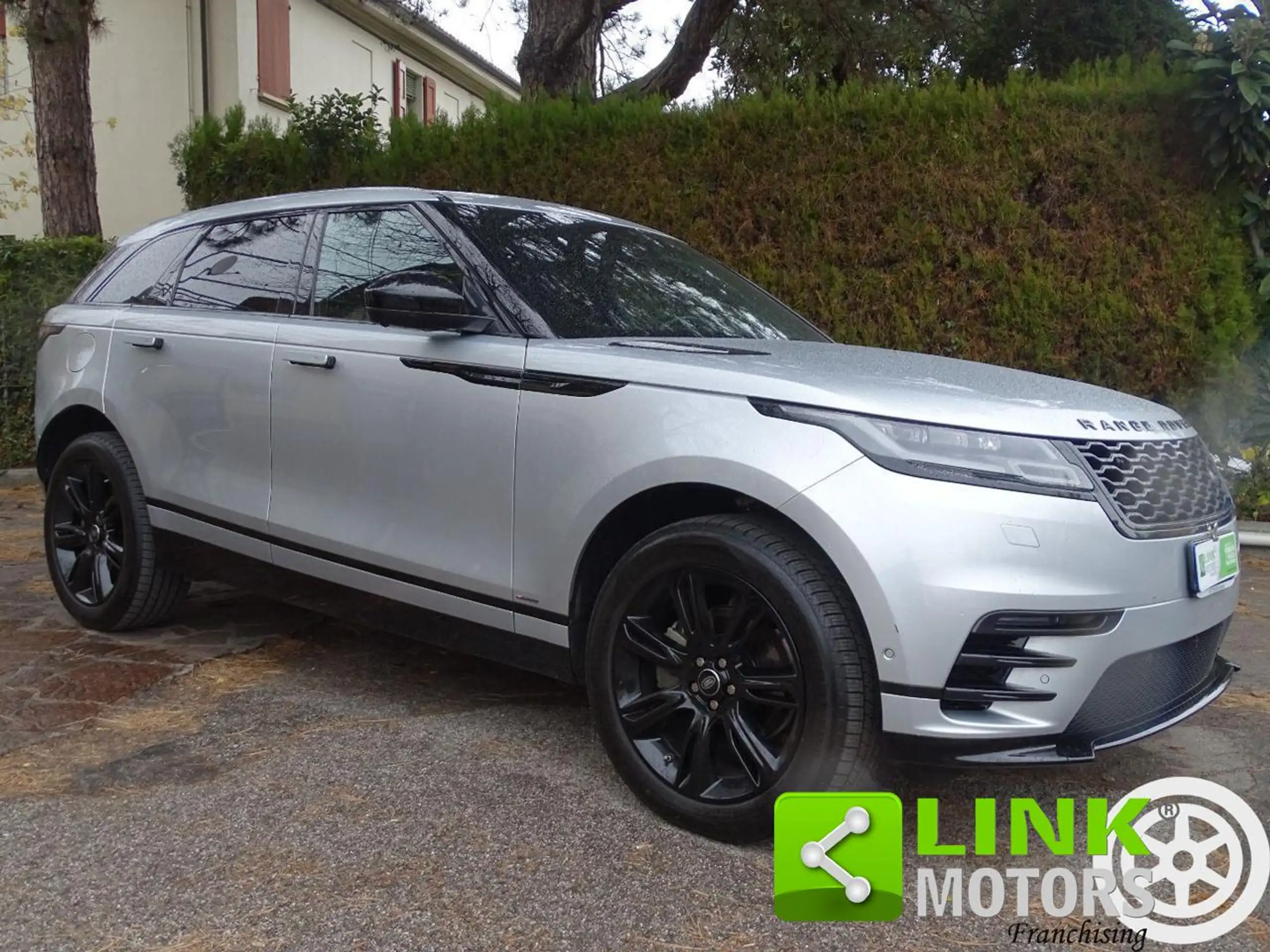 Land Rover - Range Rover Velar