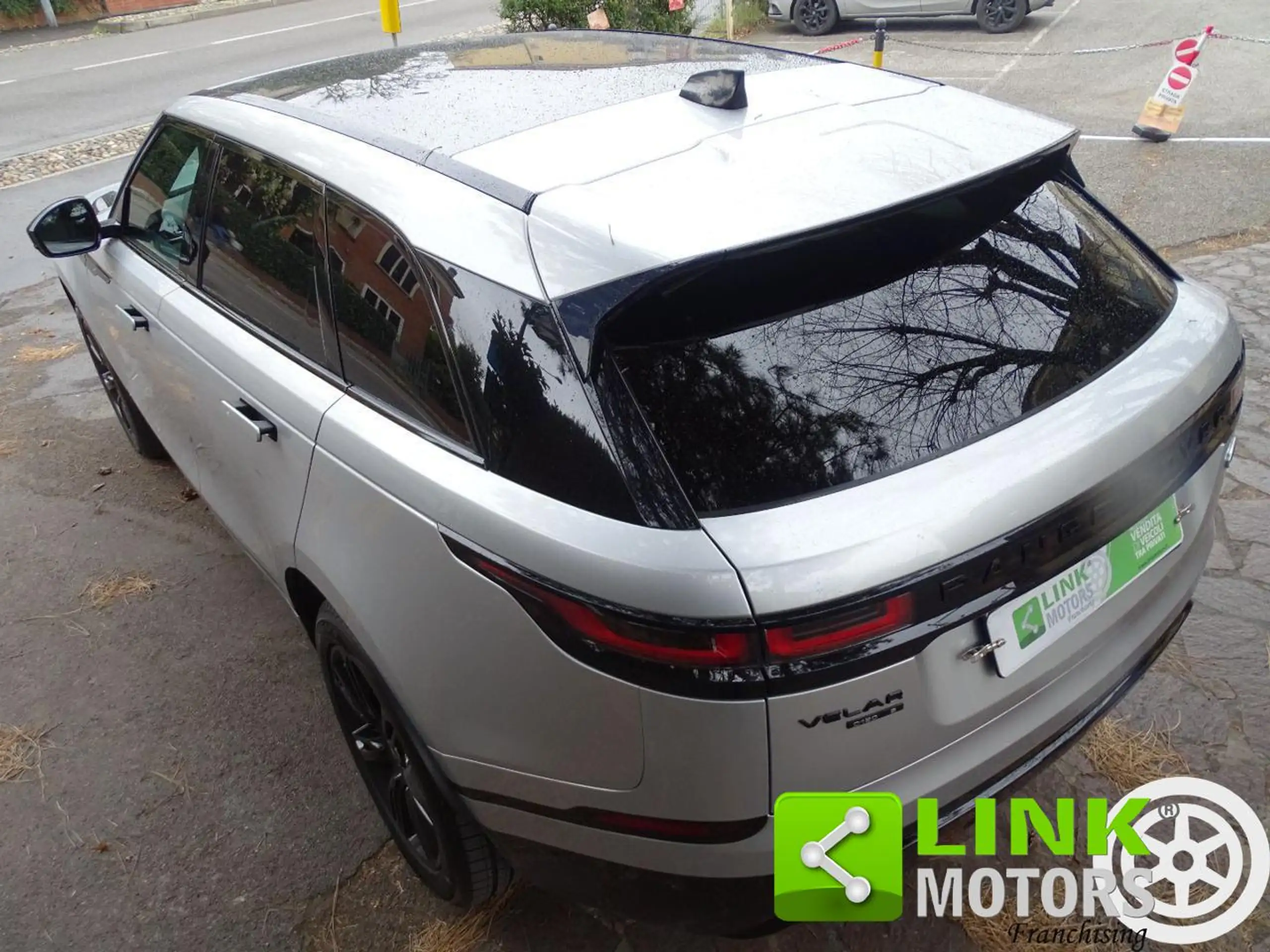 Land Rover - Range Rover Velar