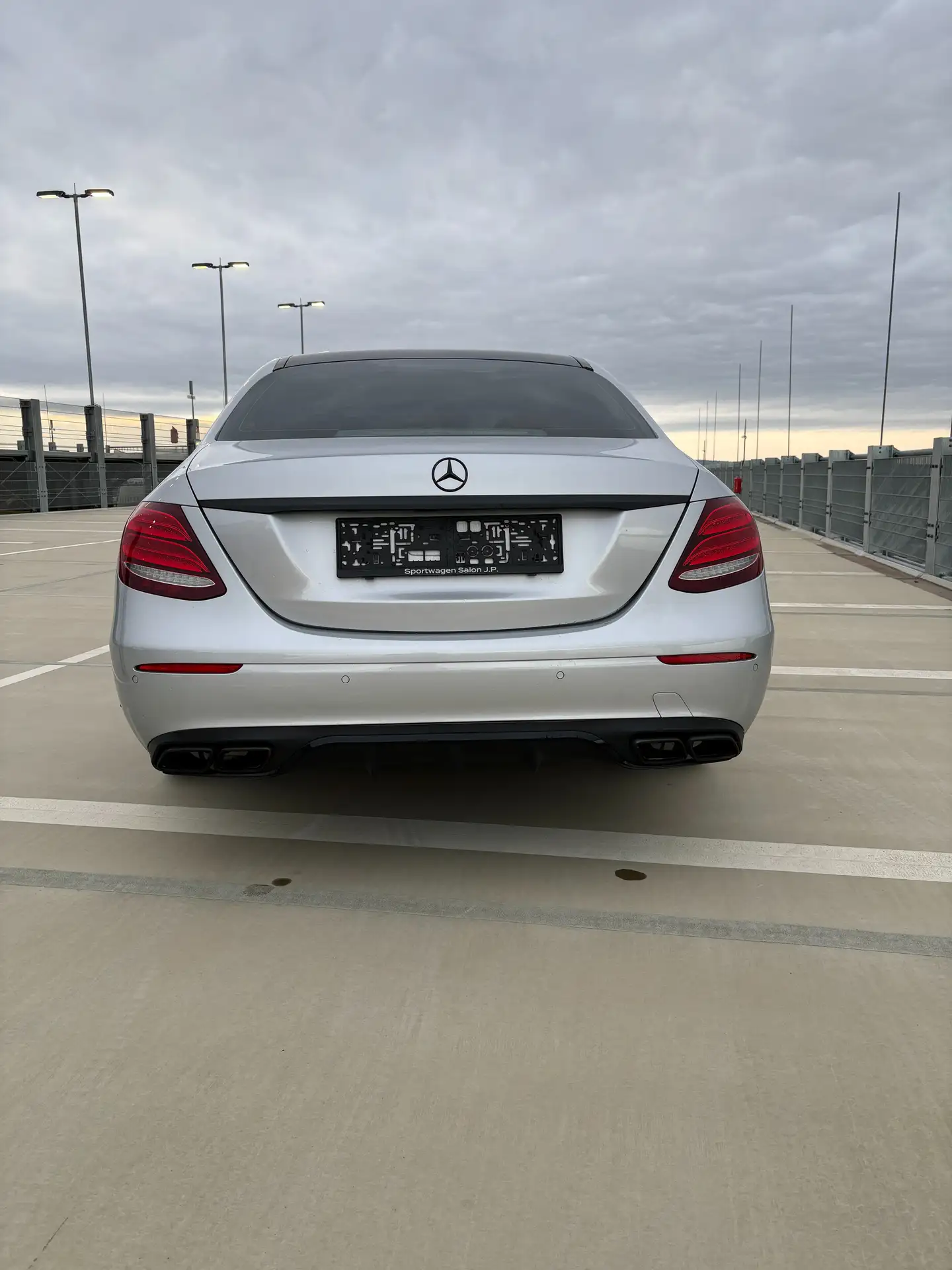 Mercedes-Benz - E 200