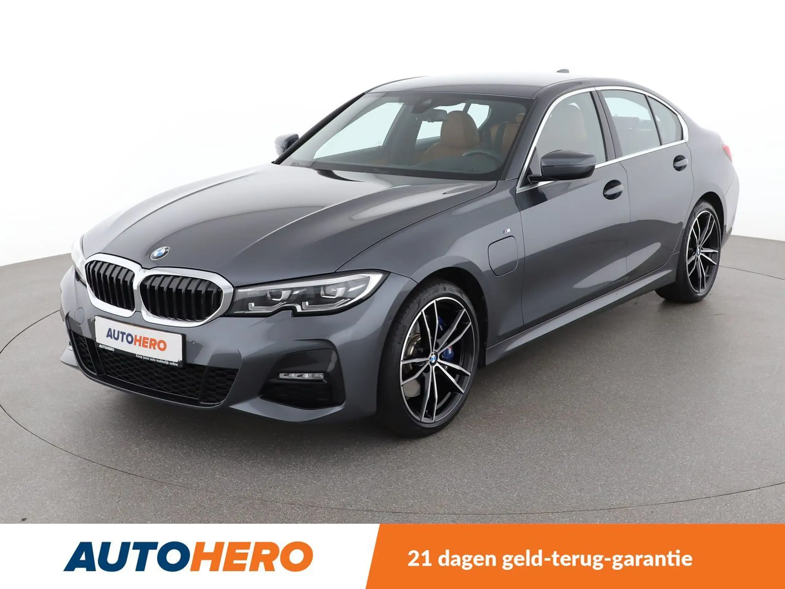 BMW 330 2019